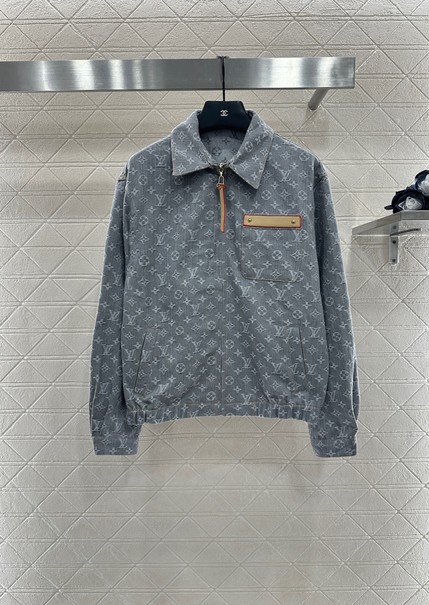 ♥Louis Vuitto*♥2025新品上架
   牛仔提花外套半裙套装
定制YB斜纹棉牛仔材质 质感