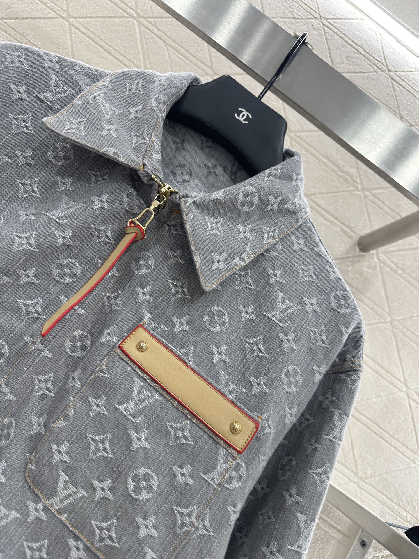 ♥Louis Vuitto*♥2025新品上架
   牛仔提花外套半裙套装
定制YB斜纹棉牛仔材质 质感