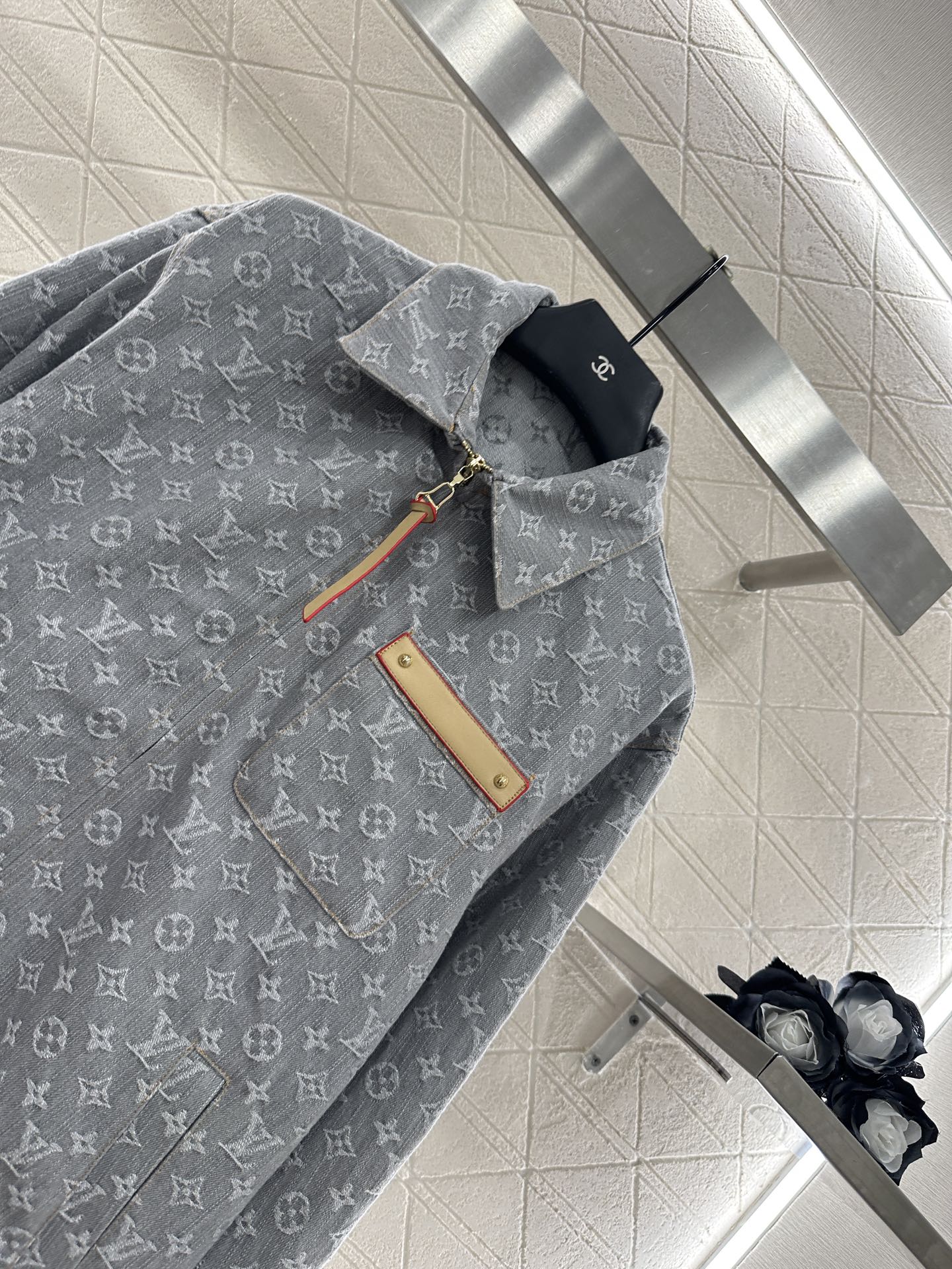 ♥Louis Vuitto*♥2025新品上架
   牛仔提花外套半裙套装
定制YB斜纹棉牛仔材质 质感