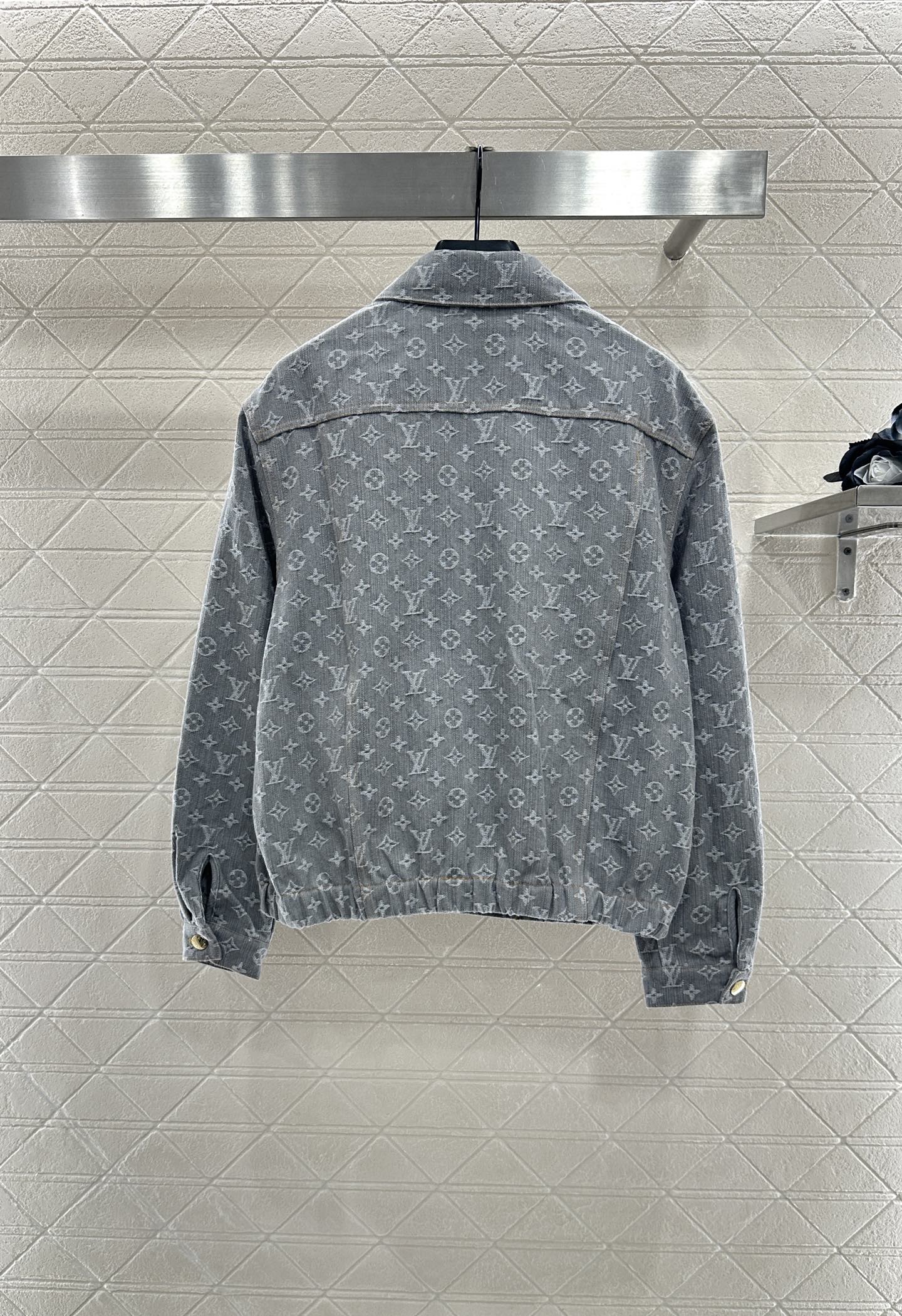 ♥Louis Vuitto*♥2025新品上架
   牛仔提花外套半裙套装
定制YB斜纹棉牛仔材质 质感