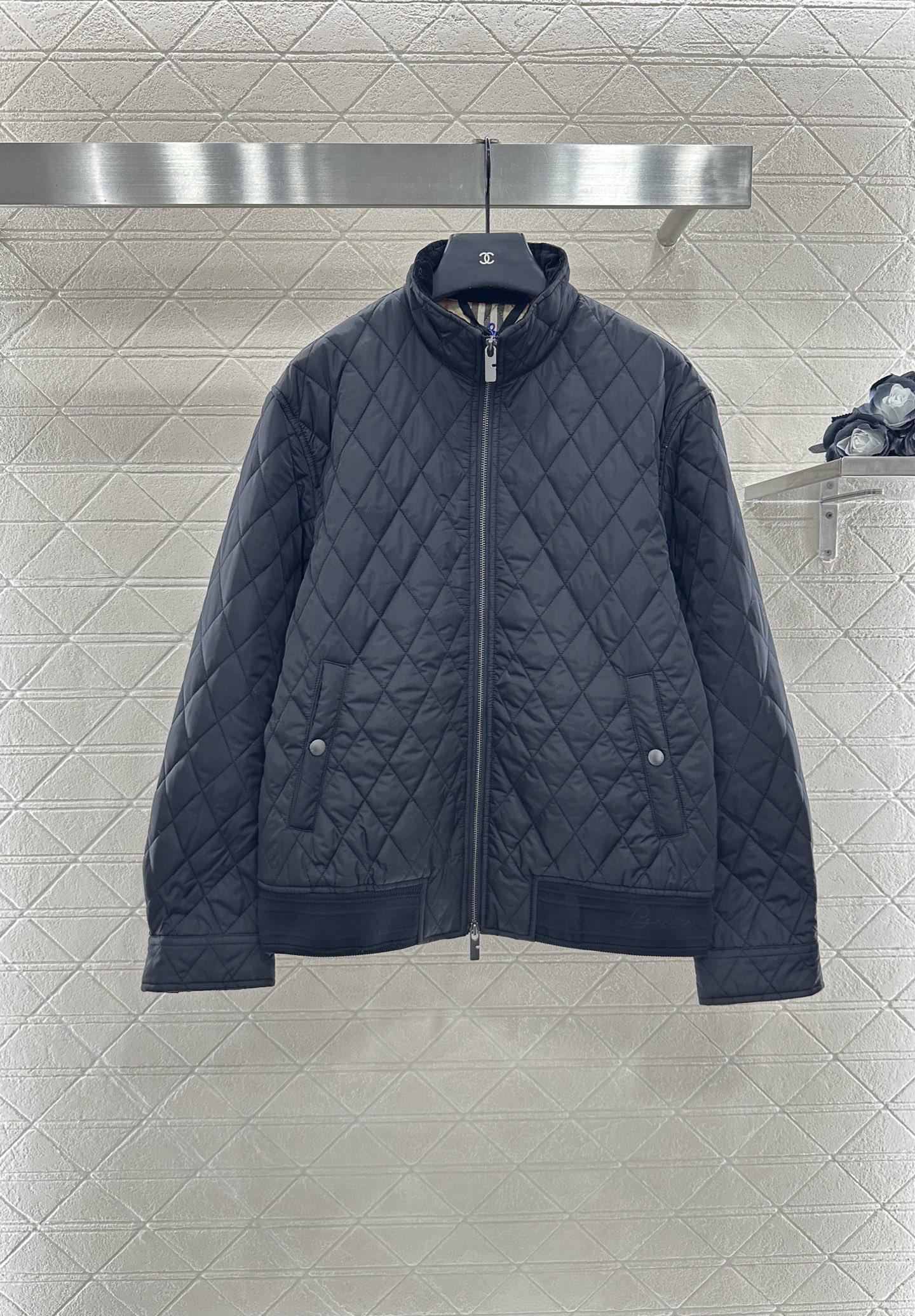 ♥BBR*♥2025新品上架
    格纹休闲棉服外套
定制YB进口防风防水尼龙材质 其工艺还原 升级材
