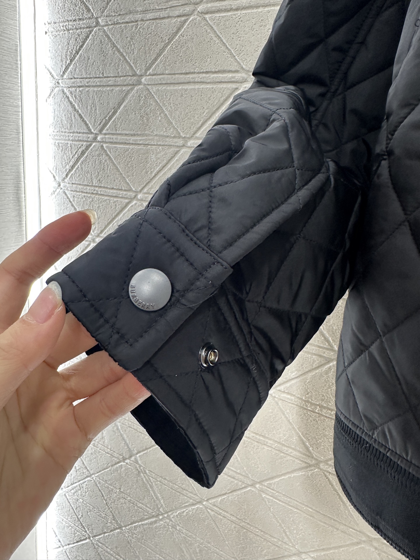 ♥BBR*♥2025新品上架
    格纹休闲棉服外套
定制YB进口防风防水尼龙材质 其工艺还原 升级材