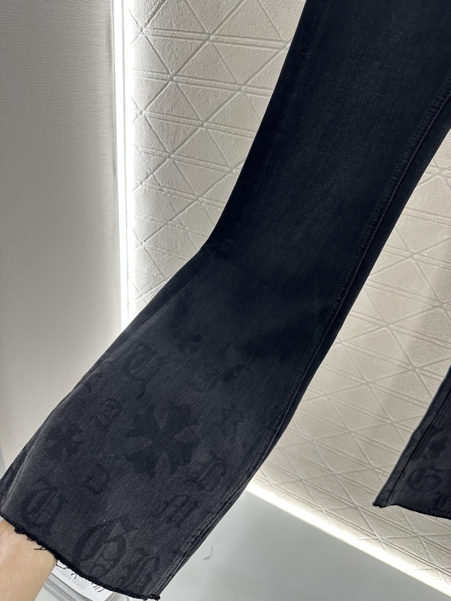 ♥Chrome hear*♥2025新品上架
       微喇复古牛仔裤
定制YB斜纹棉牛仔材质 面料