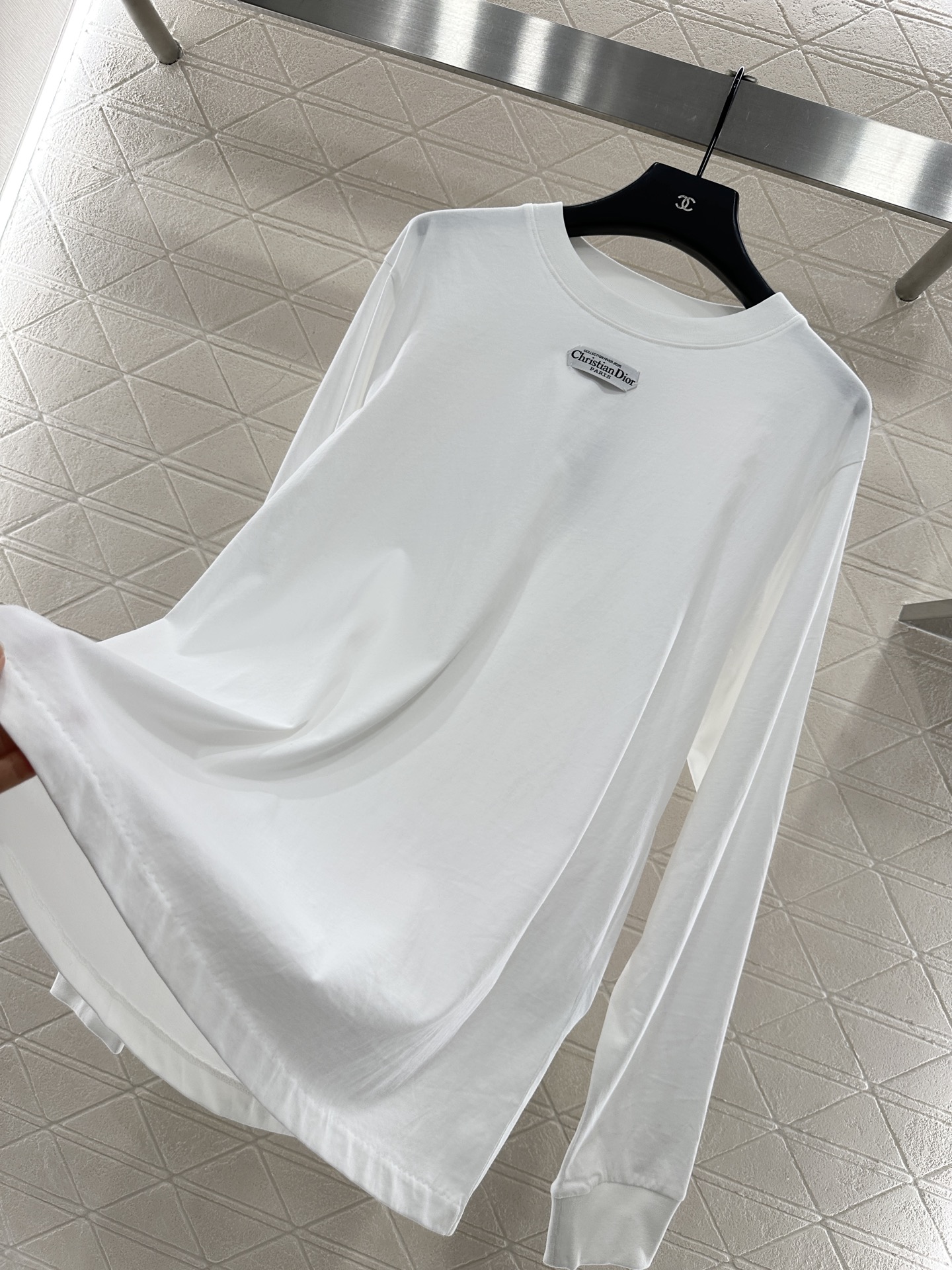 ♥Dio*♥2025新品上架
    圆领贴布字母卫衣
定制YB原生全棉材质 穿搭透气 舒适有型 圆领套