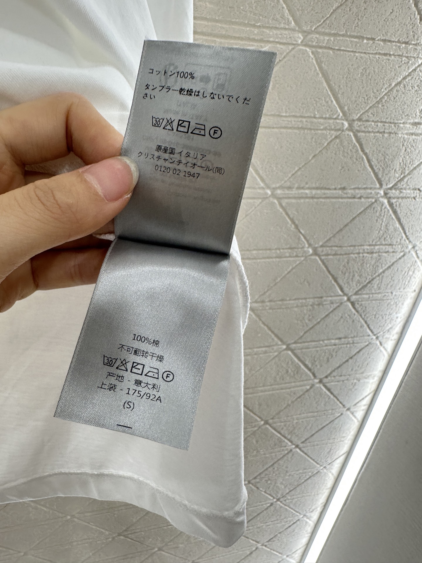 ♥Dio*♥2025新品上架
    圆领贴布字母卫衣
定制YB原生全棉材质 穿搭透气 舒适有型 圆领套