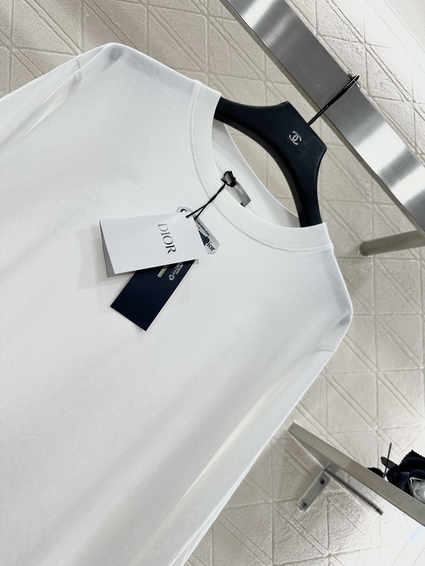 ♥Dio*♥2025新品上架
    圆领贴布字母卫衣
定制YB原生全棉材质 穿搭透气 舒适有型 圆领套