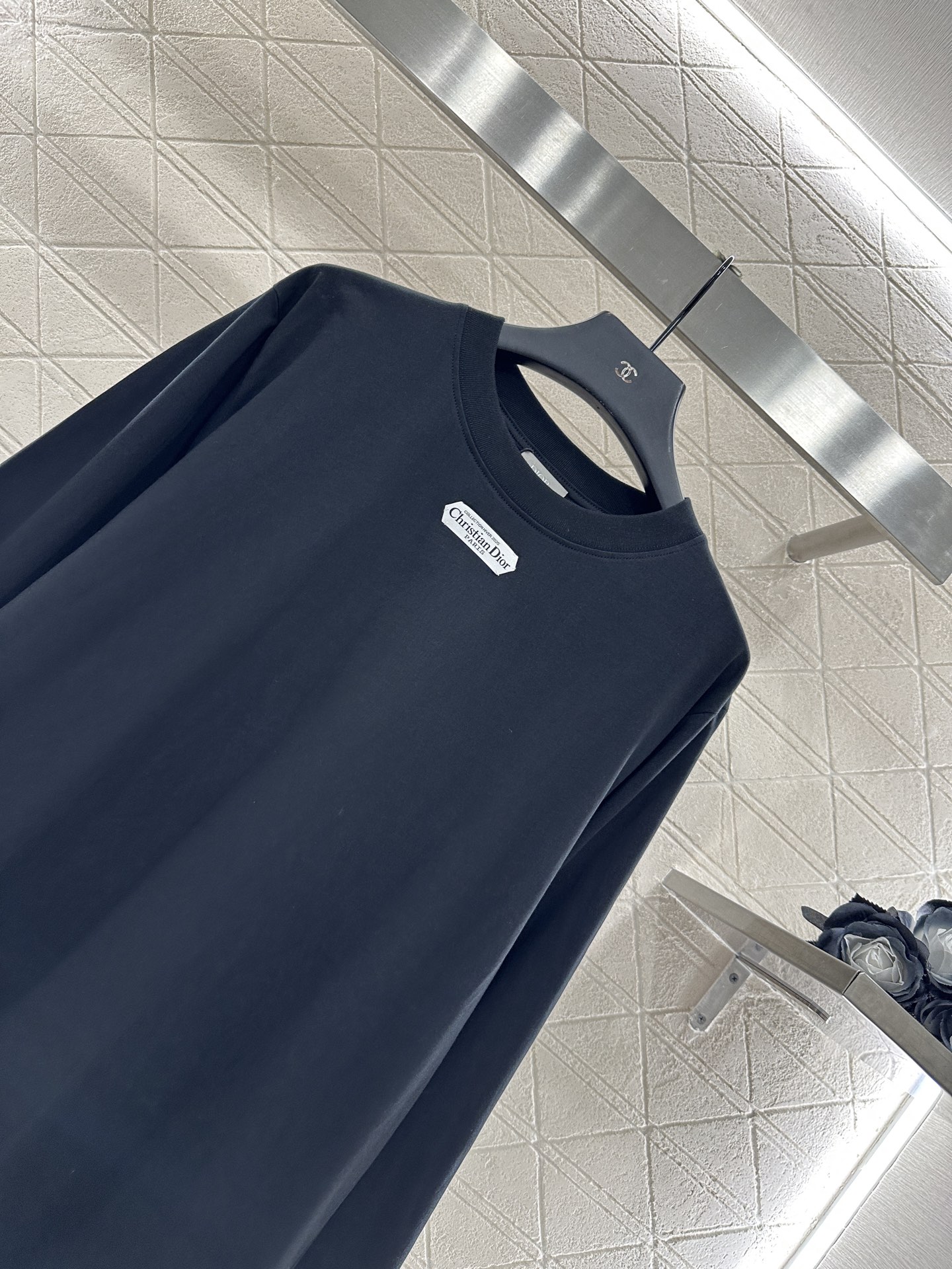 ♥Dio*♥2025新品上架
    圆领贴布字母卫衣
定制YB原生全棉材质 穿搭透气 舒适有型 圆领套