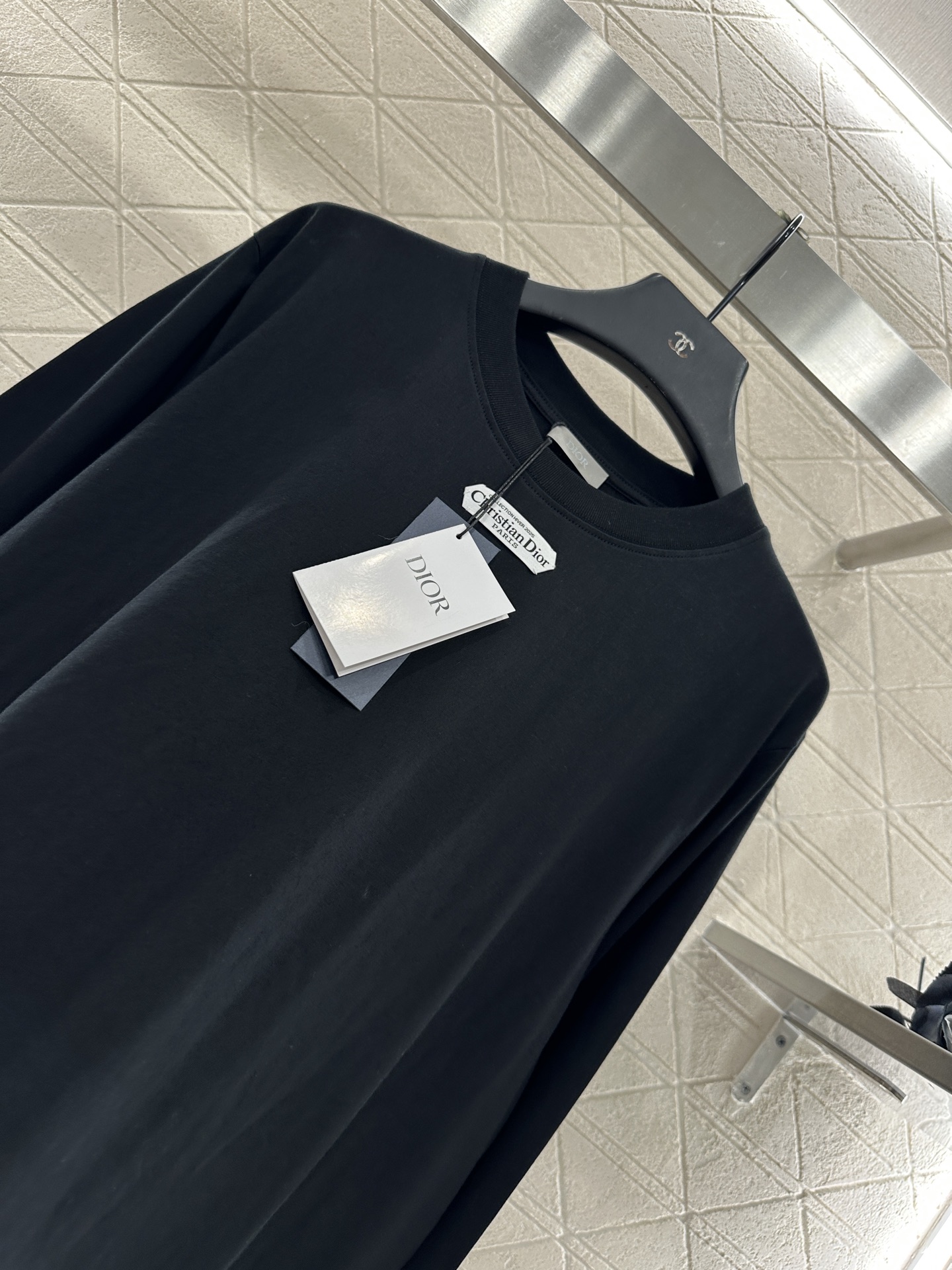 ♥Dio*♥2025新品上架
    圆领贴布字母卫衣
定制YB原生全棉材质 穿搭透气 舒适有型 圆领套