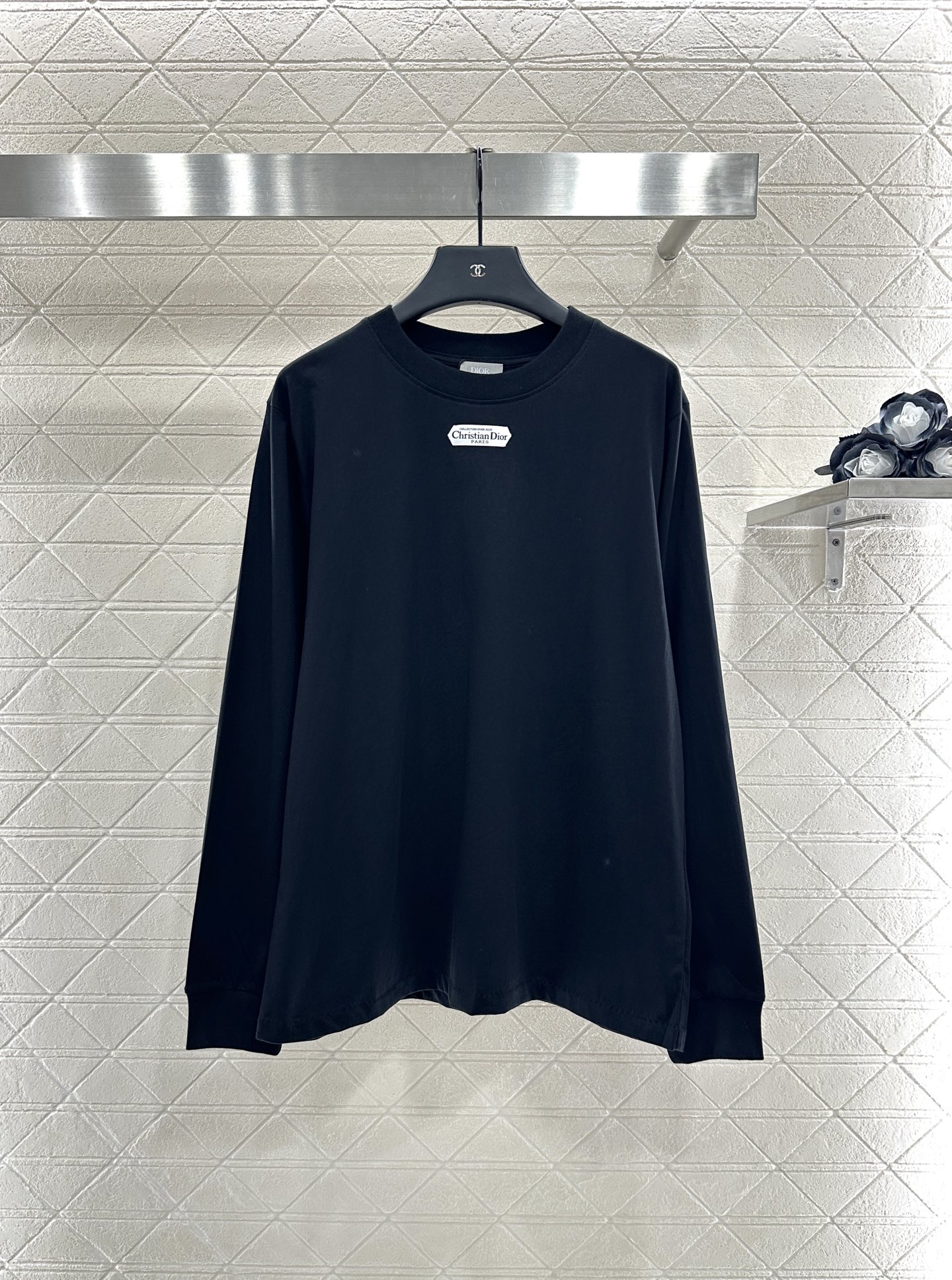 ♥Dio*♥2025新品上架
    圆领贴布字母卫衣
定制YB原生全棉材质 穿搭透气 舒适有型 圆领套