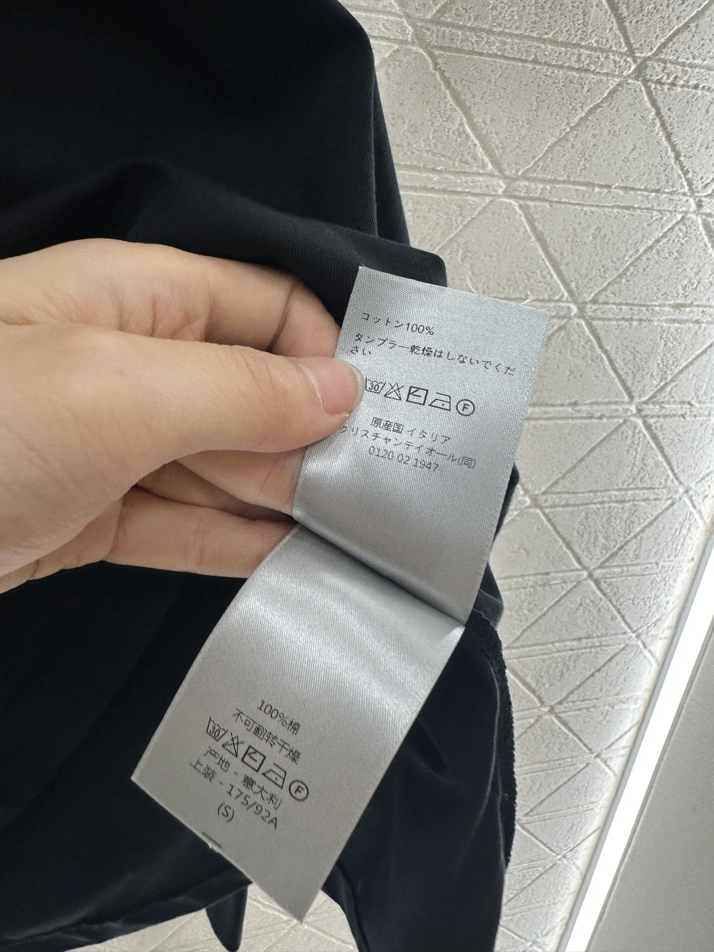 ♥Dio*♥2025新品上架
    圆领贴布字母卫衣
定制YB原生全棉材质 穿搭透气 舒适有型 圆领套