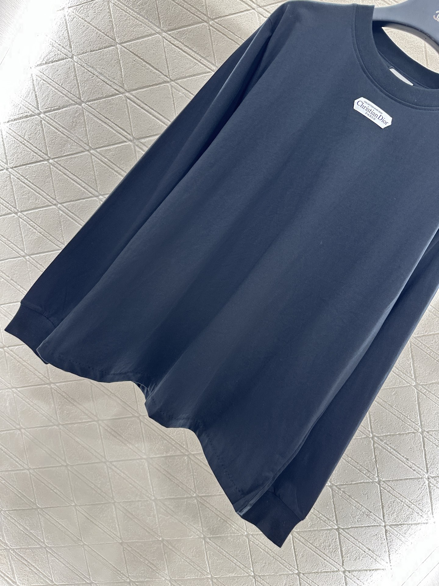 ♥Dio*♥2025新品上架
    圆领贴布字母卫衣
定制YB原生全棉材质 穿搭透气 舒适有型 圆领套