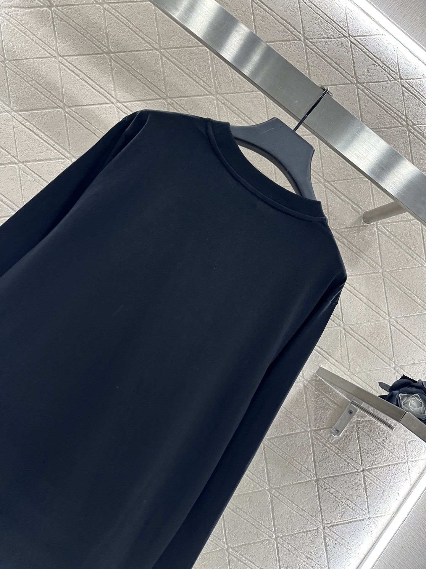 ♥Dio*♥2025新品上架
    圆领贴布字母卫衣
定制YB原生全棉材质 穿搭透气 舒适有型 圆领套