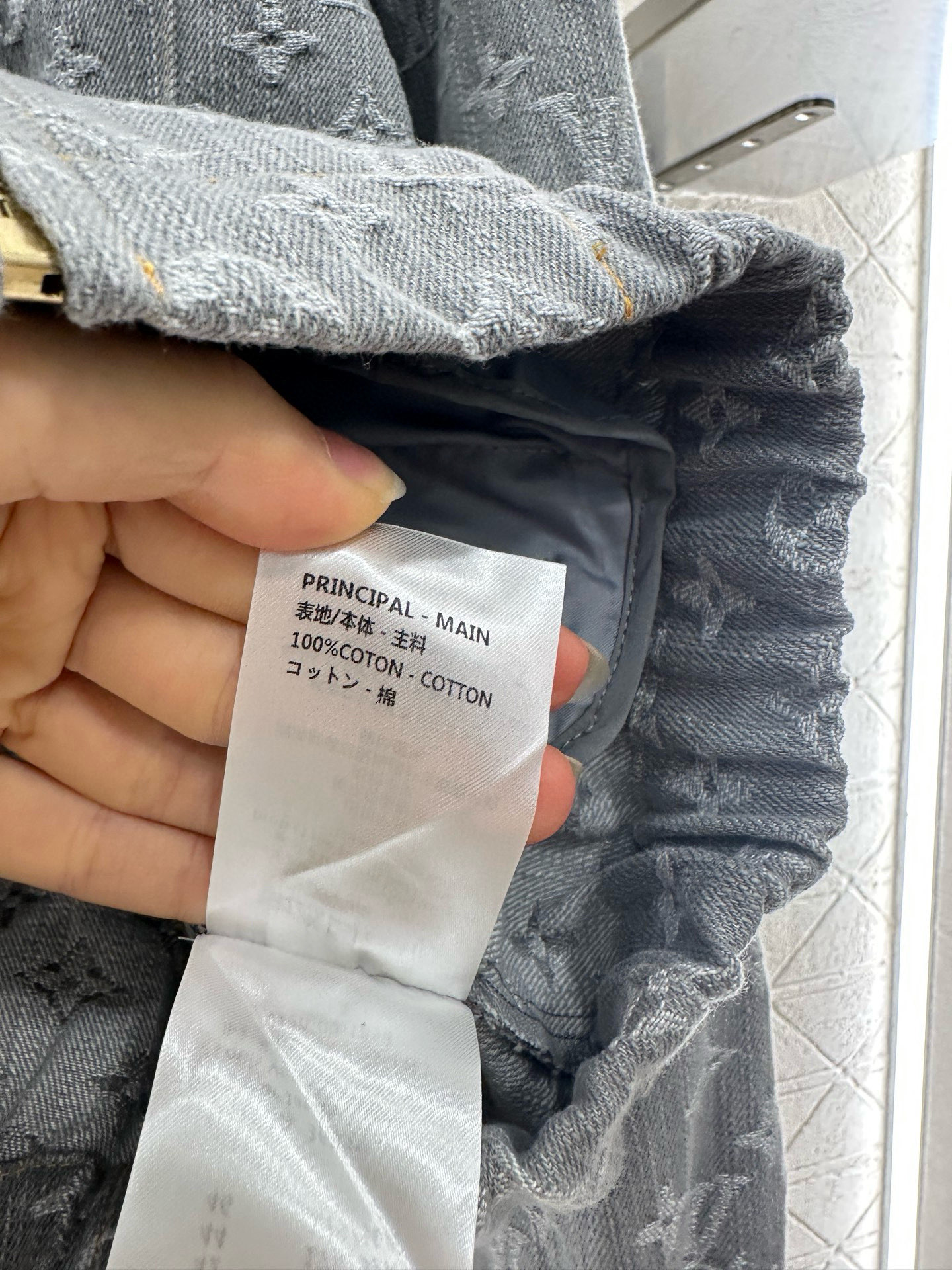 ♥Louis Vuitto*♥2025新品上架
   牛仔提花外套半裙套装
定制YB斜纹棉牛仔材质 质感