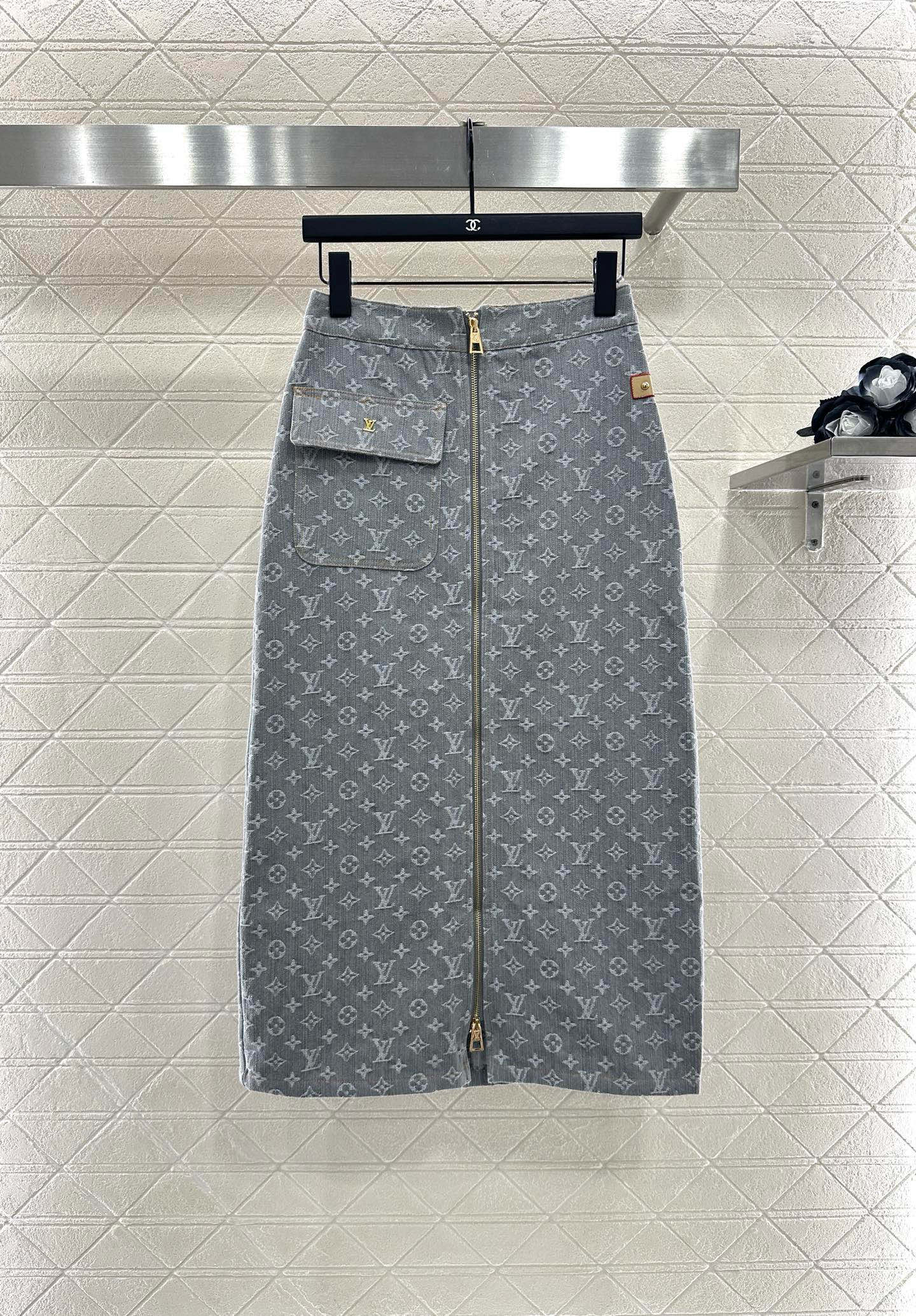 ♥Louis Vuitto*♥2025新品上架
   牛仔提花外套半裙套装
定制YB斜纹棉牛仔材质 质感