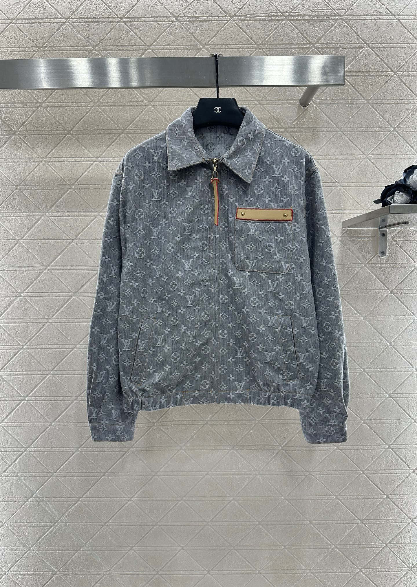 ♥Louis Vuitto*♥2025新品上架
   牛仔提花外套半裙套装
定制YB斜纹棉牛仔材质 质感