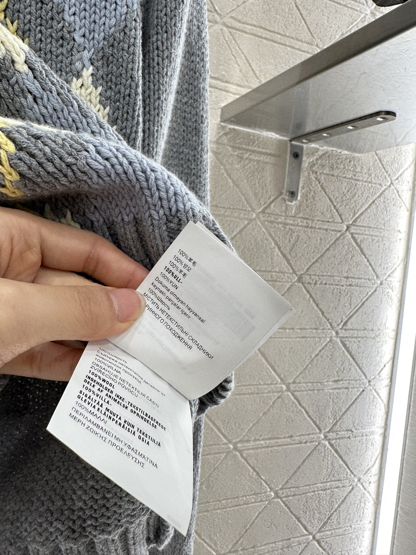 ♥Prad*♥2025新品上架
   菱格针织长袖套头毛衣
定制YB羊毛纱线织造 质感细腻 穿搭舒适 圆