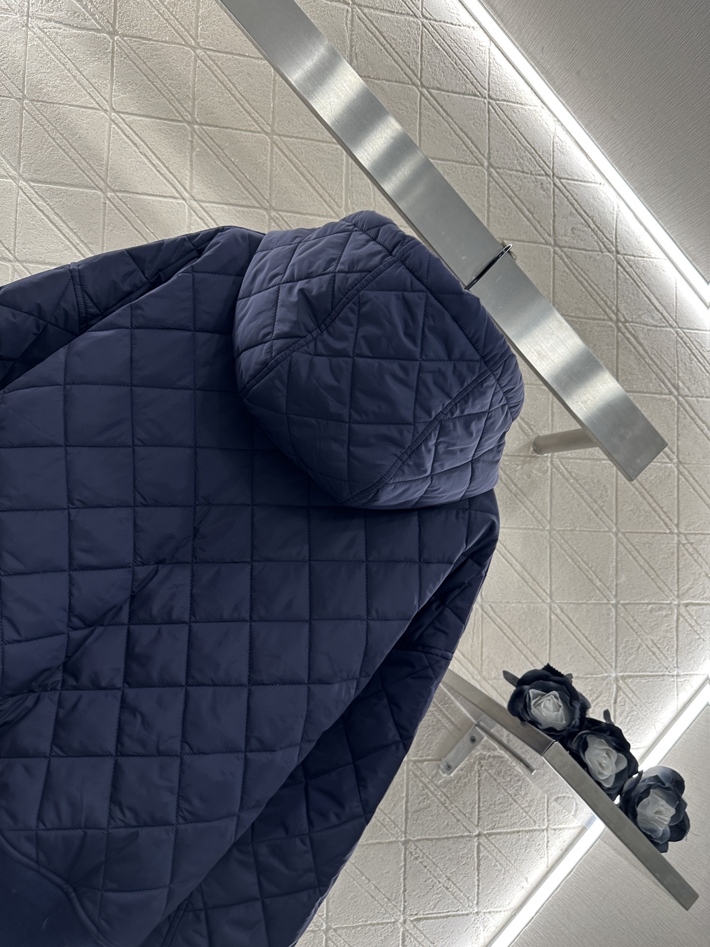 ♥Prad*♥2025新品上架
     菱格连帽羽绒棉服
定制YB进口防风防水尼龙材质 其工艺还原 升