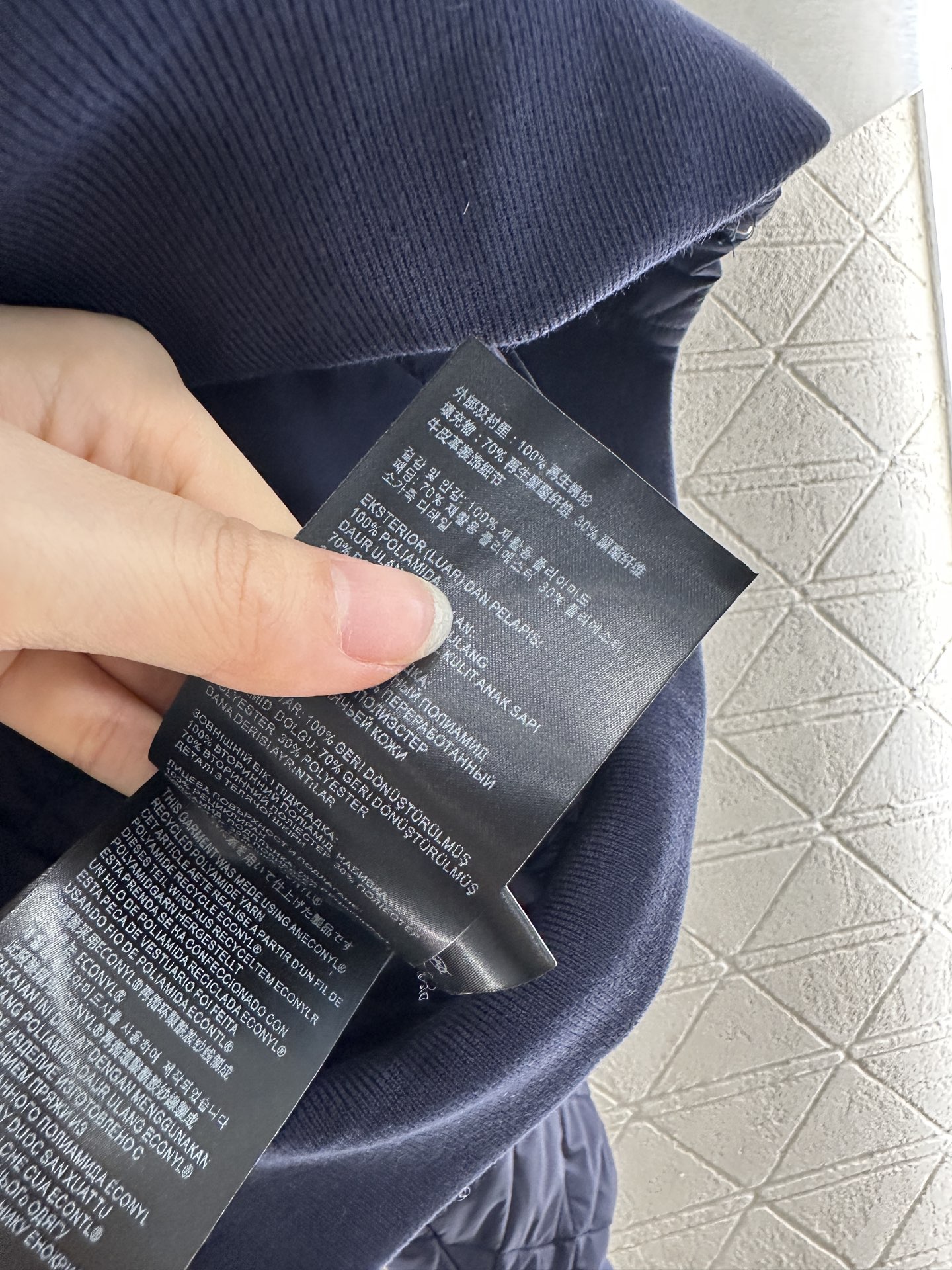 ♥Prad*♥2025新品上架
     菱格连帽羽绒棉服
定制YB进口防风防水尼龙材质 其工艺还原 升
