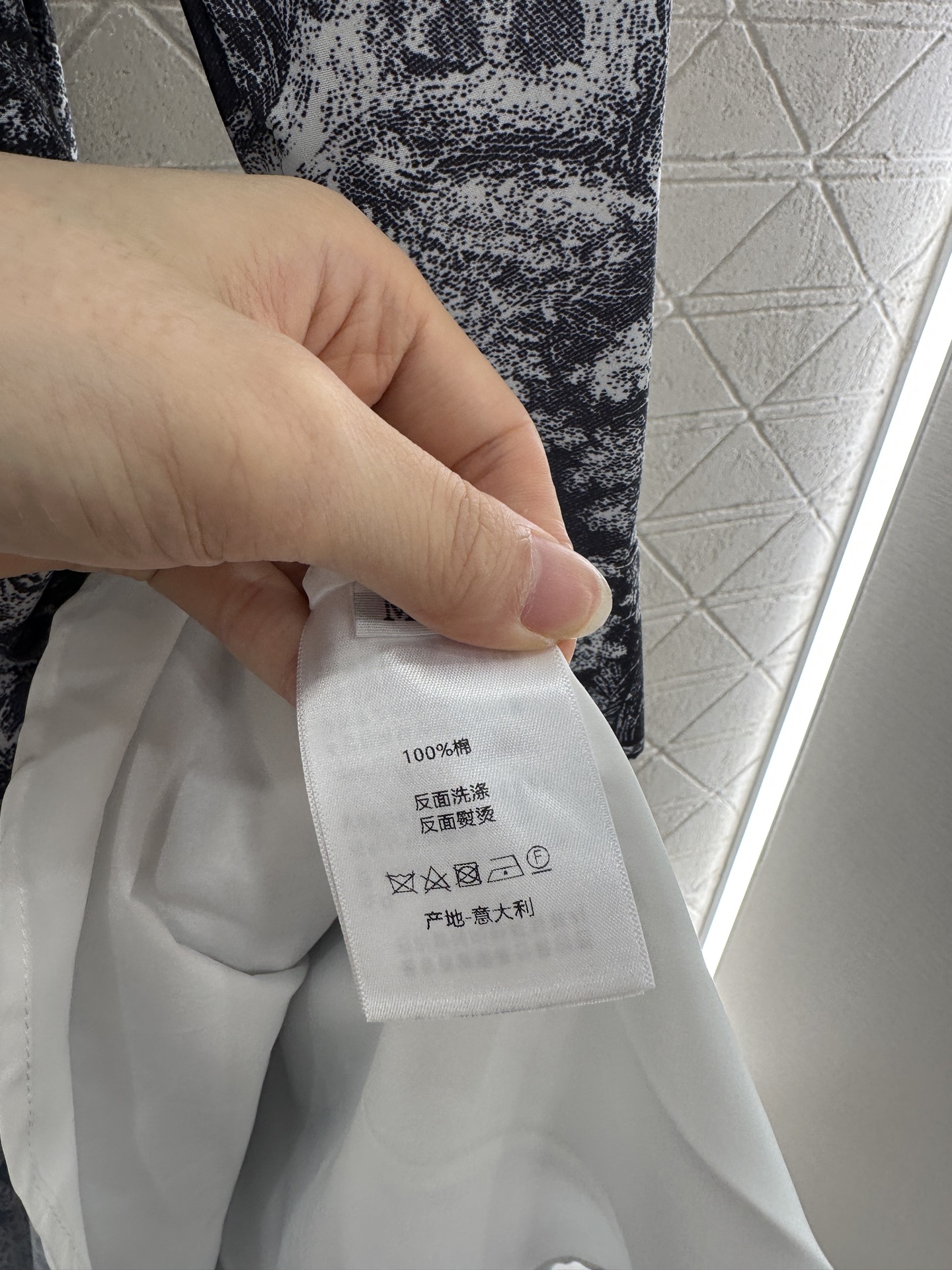 ♥Dio*♥2025新品上架
   印花腰带连衣裙
定制YB斜纹全棉材质 质感透气 垂顺舒适 翻领连衣裙