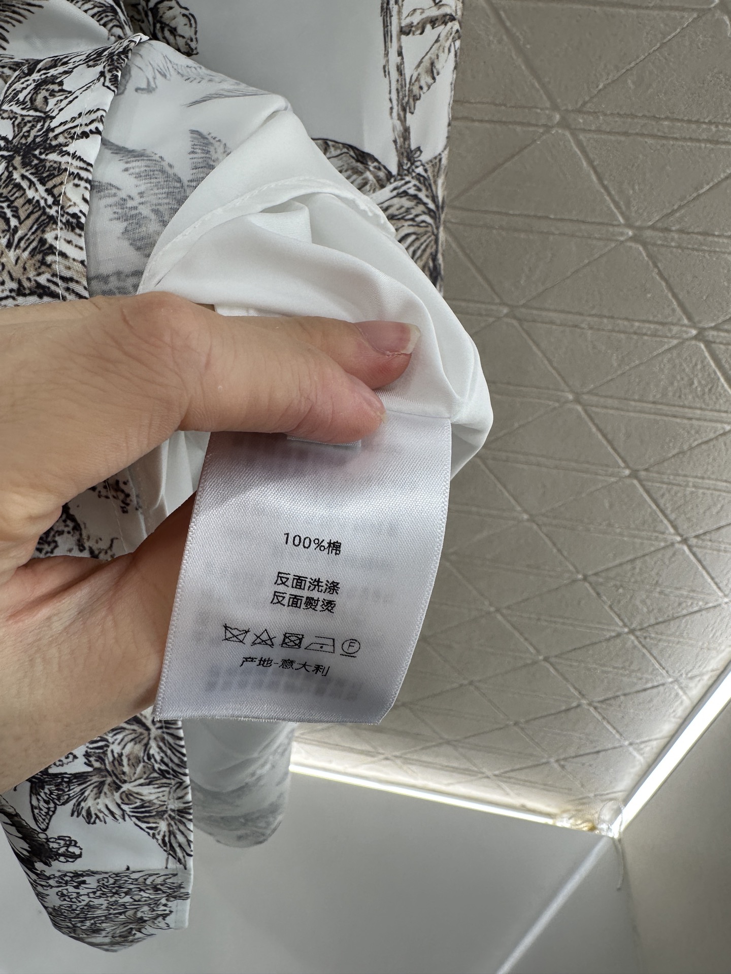 ♥Dio*♥2025新品上架
   印花腰带连衣裙
定制YB斜纹全棉材质 质感透气 垂顺舒适 翻领连衣裙
