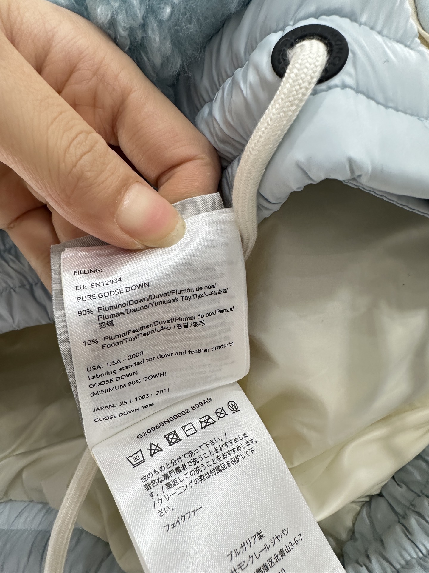 ♥Moncle♥2025新品上架
   泰迪毛绒拉链羽绒马甲
外层饰以立体蓬松泰迪毛绒材质 质感柔软舒适