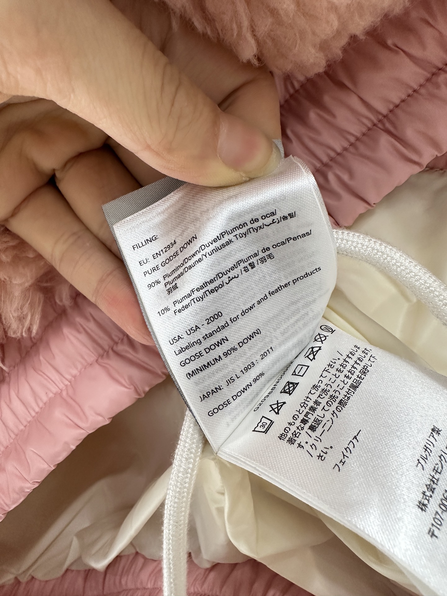 ♥Moncle♥2025新品上架
   泰迪毛绒拉链羽绒马甲
外层饰以立体蓬松泰迪毛绒材质 质感柔软舒适