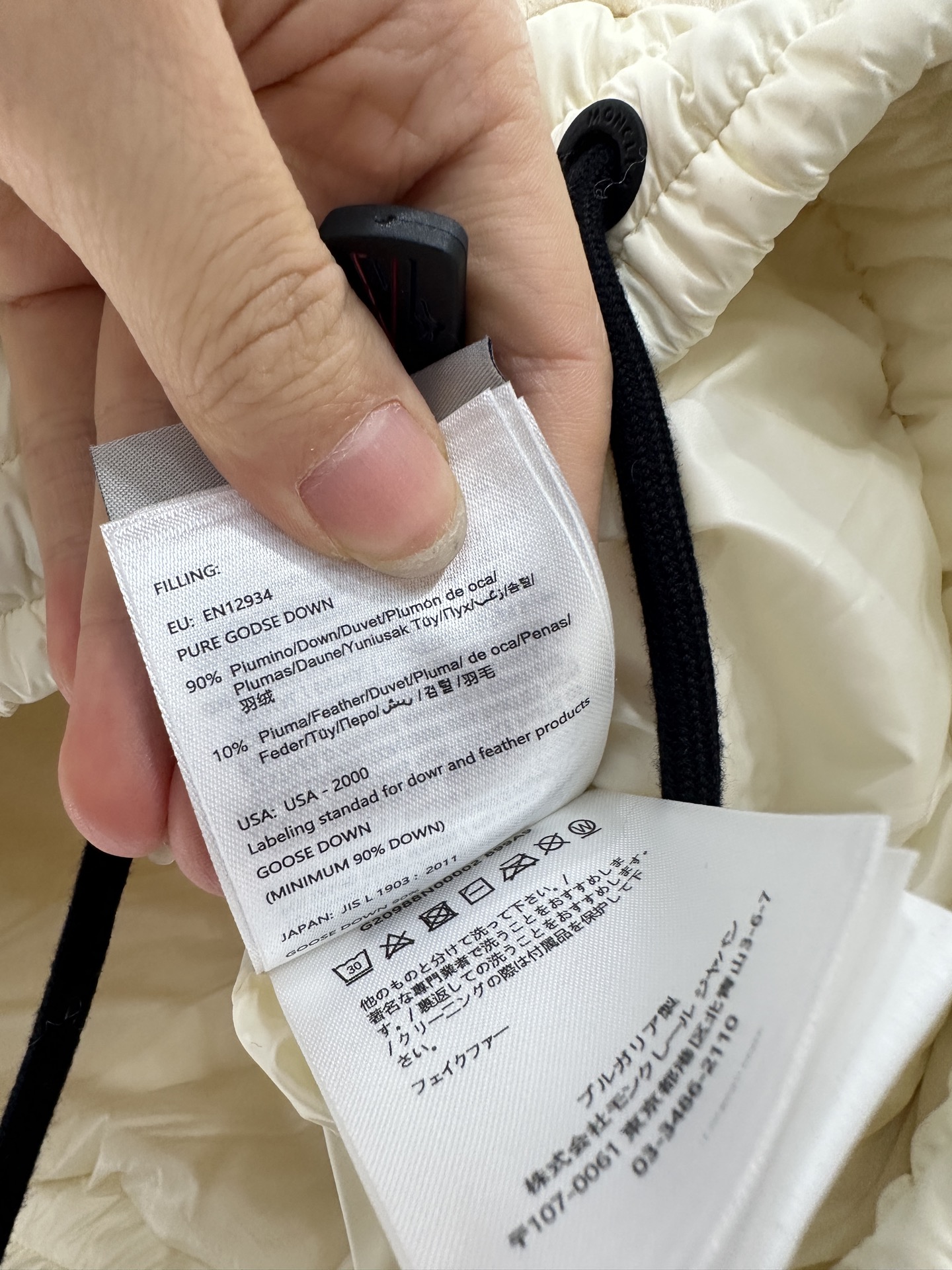 ♥Moncle♥2025新品上架
   泰迪毛绒拉链羽绒马甲
外层饰以立体蓬松泰迪毛绒材质 质感柔软舒适