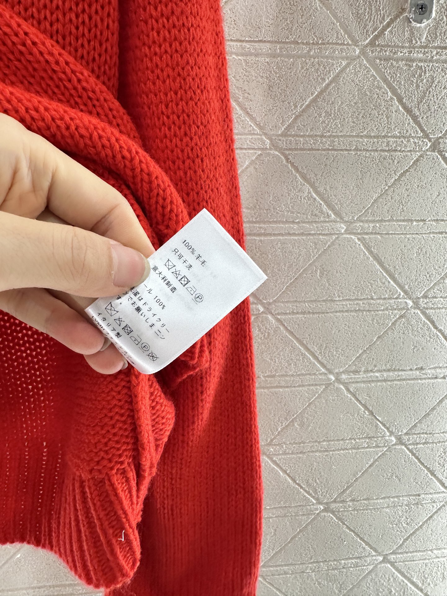 ♥Celin*♥2025新品上架
    别针标识圆领套头毛衣
定制YB羊毛针织材质 质感高级 舒适柔软