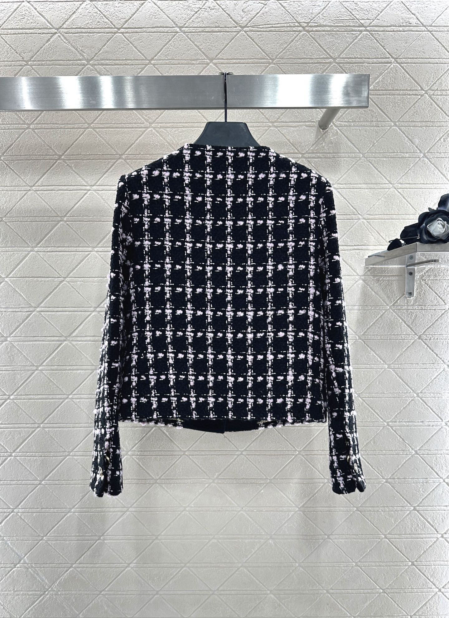 Chanel Women's Black & White Tweed Mini Skirt, Elegant A-Line Silhouette 6 i1756701992685 8494 0 4