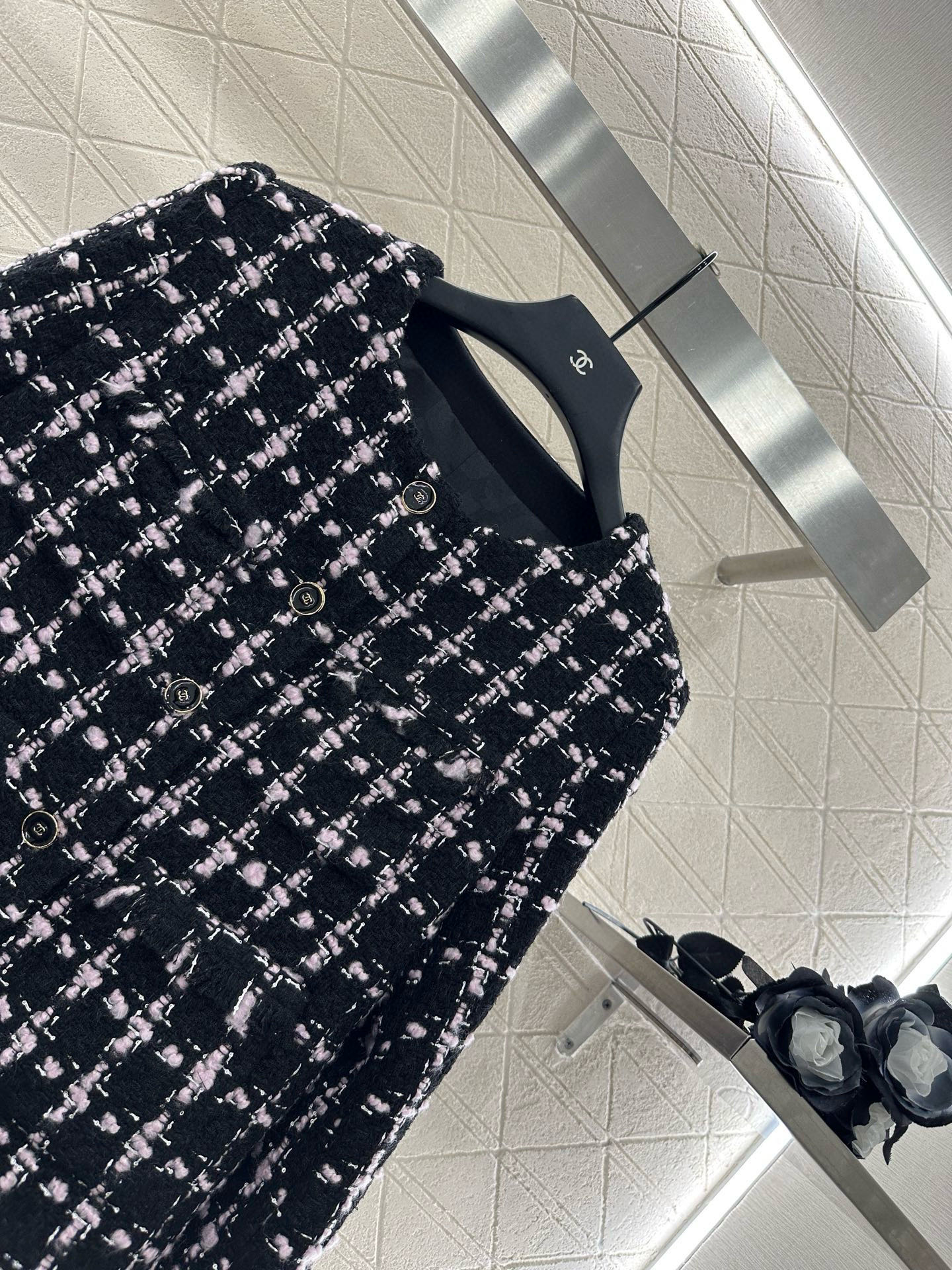 Chanel Women's Black & White Tweed Mini Skirt, Elegant A-Line Silhouette 7 i1756701994925 5744 0 5