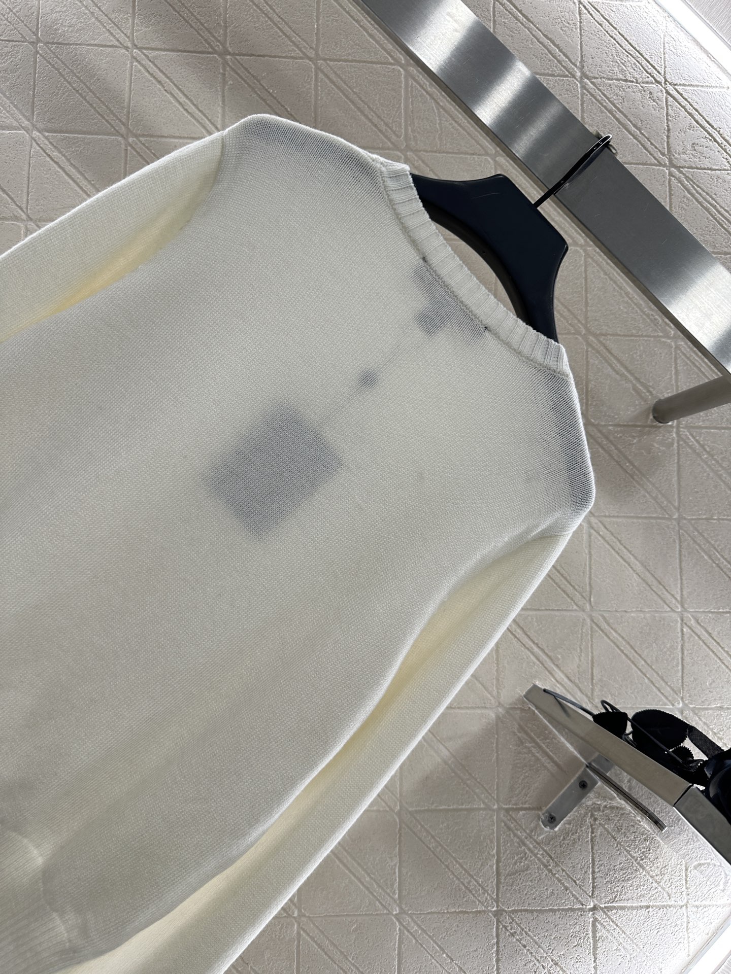 ♥Louis Vuitto*♥2025新品上架
      钉珠字母针织长袖
定制YB羊绒纱线织造 穿搭