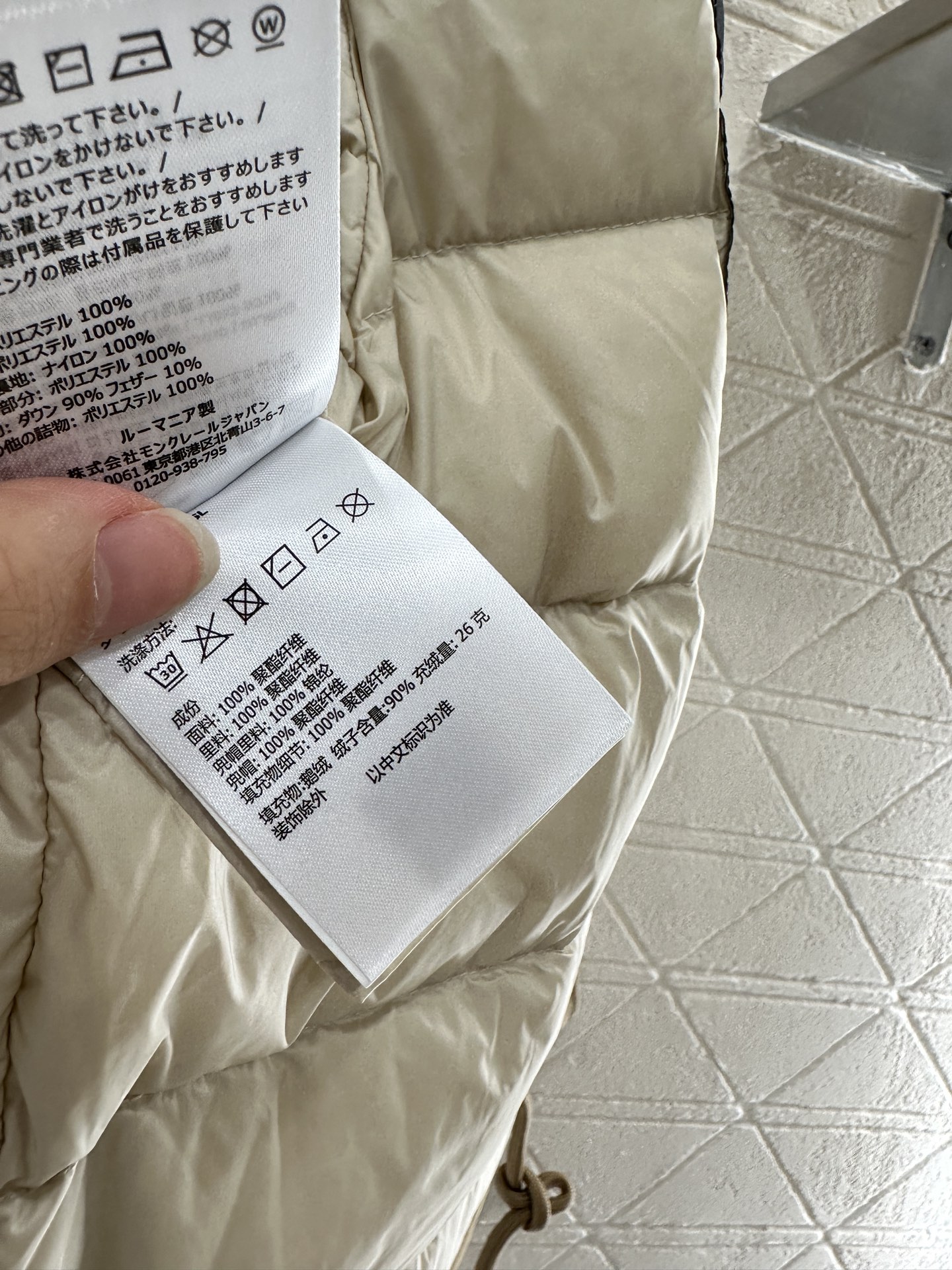♥Moncle*♥2025新品上架
     连帽拉链羽绒外套
定制YB进口防风防水尼龙材质 质感光泽 