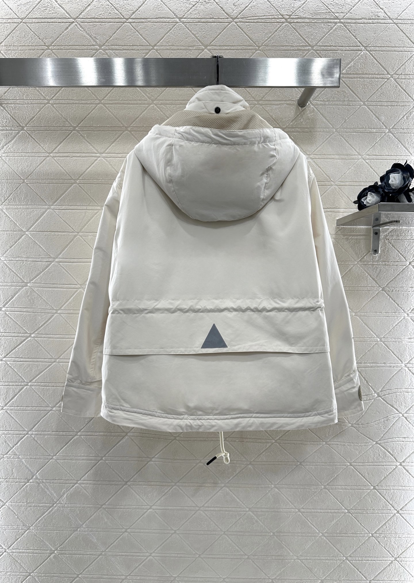 ♥Moncle*♥2025新品上架
     连帽拉链羽绒外套
定制YB进口防风防水尼龙材质 质感光泽 