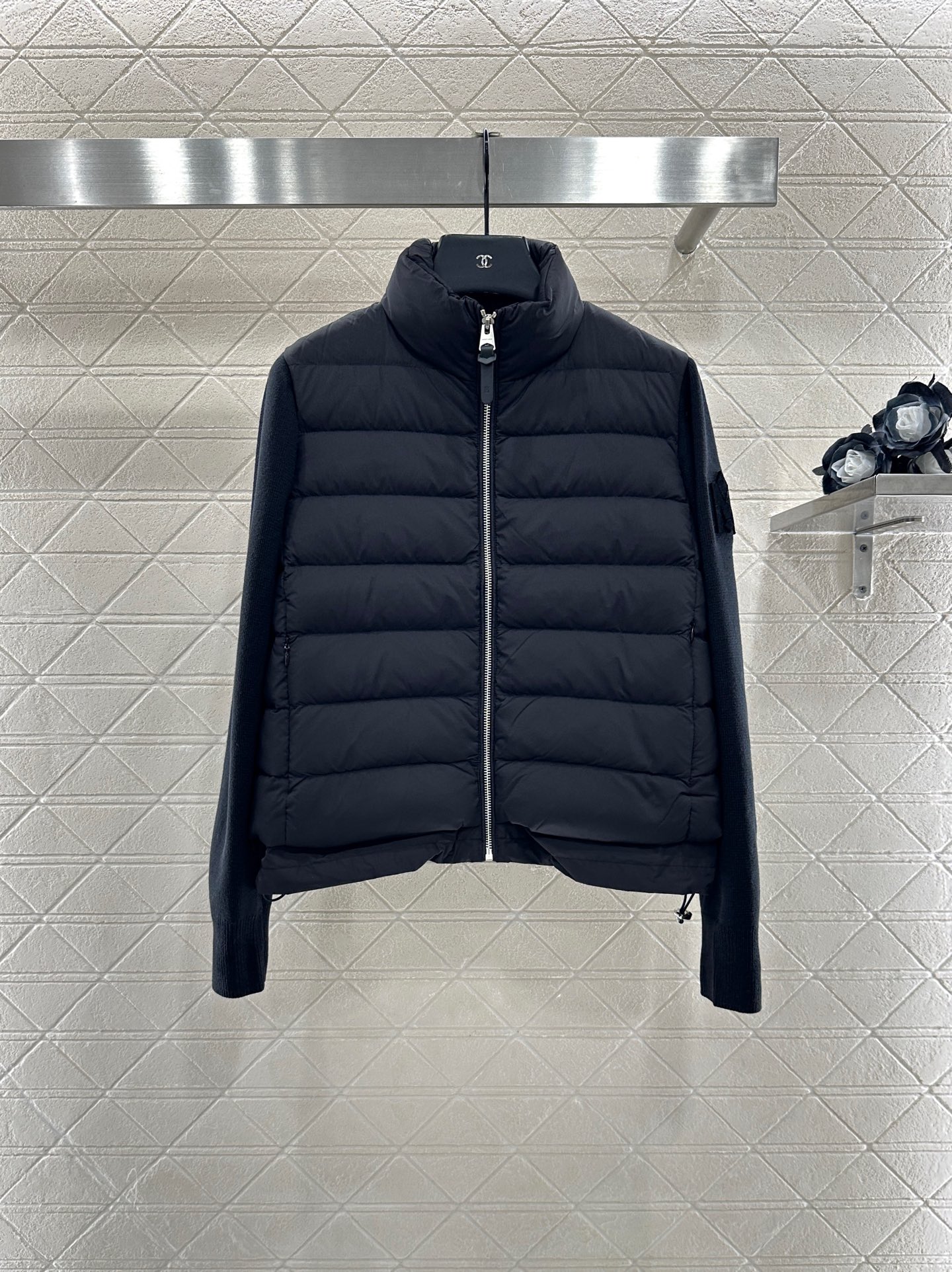 ♥Moncle*♥2025新品上架
      拼接拉链羽绒服
定制YB进口尼龙➕羊毛材质 其工艺还原 