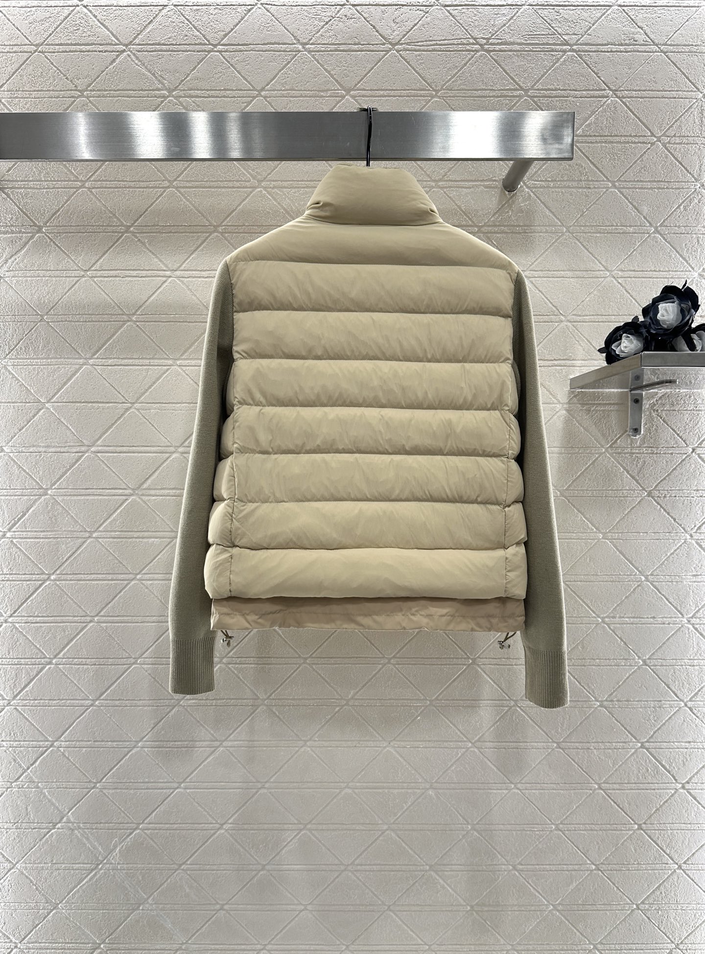 ♥Moncle*♥2025新品上架
      拼接拉链羽绒服
定制YB进口尼龙➕羊毛材质 其工艺还原 