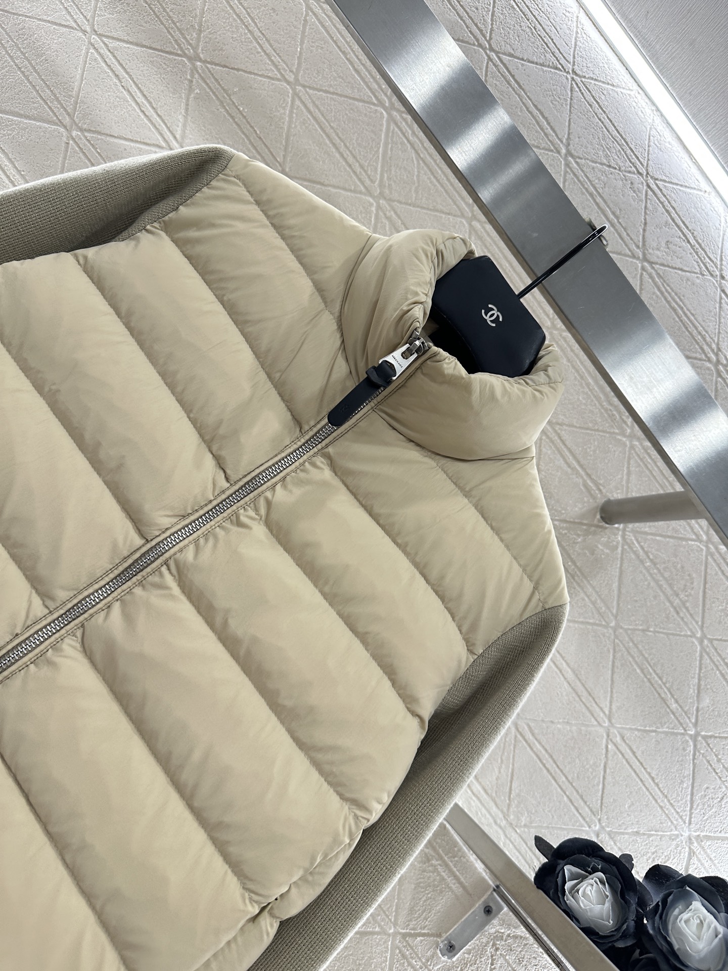 ♥Moncle*♥2025新品上架
      拼接拉链羽绒服
定制YB进口尼龙➕羊毛材质 其工艺还原 