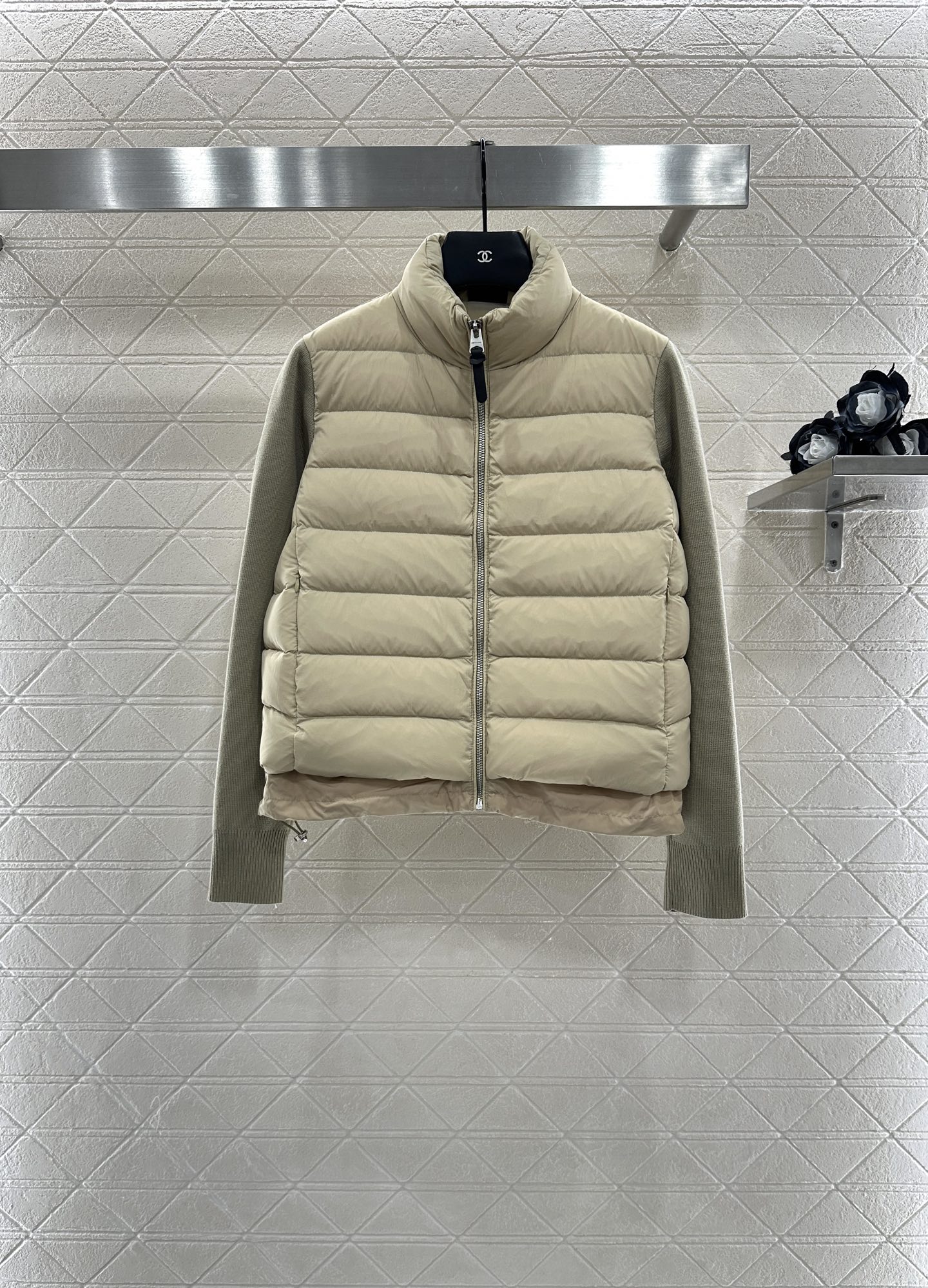 ♥Moncle*♥2025新品上架
      拼接拉链羽绒服
定制YB进口尼龙➕羊毛材质 其工艺还原 