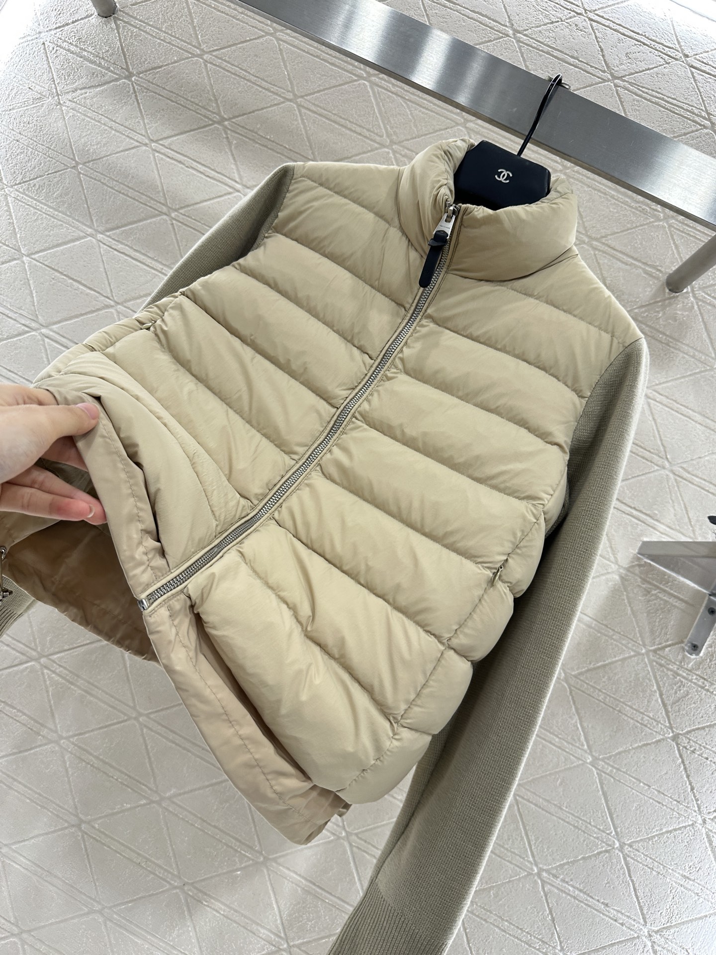 ♥Moncle*♥2025新品上架
      拼接拉链羽绒服
定制YB进口尼龙➕羊毛材质 其工艺还原 