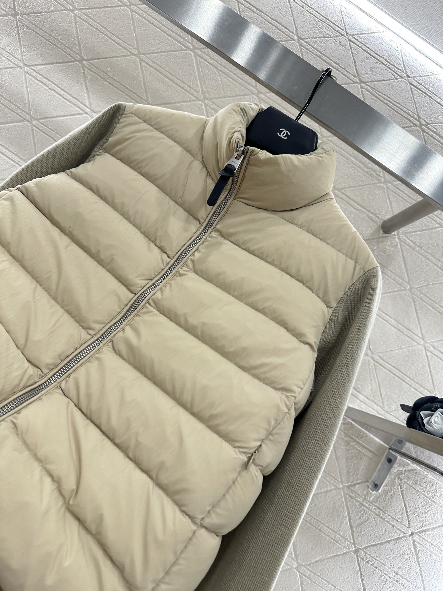 ♥Moncle*♥2025新品上架
      拼接拉链羽绒服
定制YB进口尼龙➕羊毛材质 其工艺还原 
