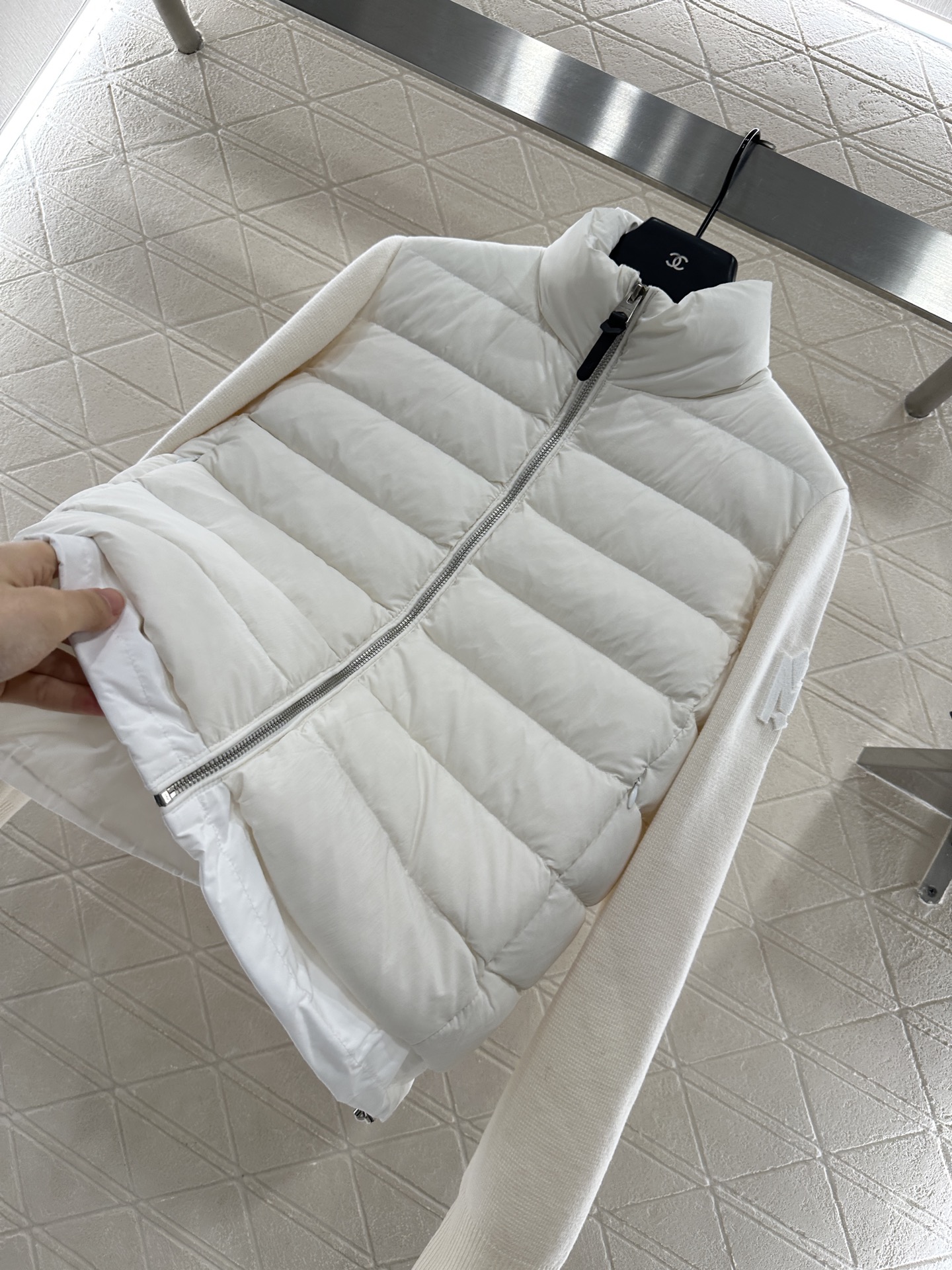 ♥Moncle*♥2025新品上架
      拼接拉链羽绒服
定制YB进口尼龙➕羊毛材质 其工艺还原 