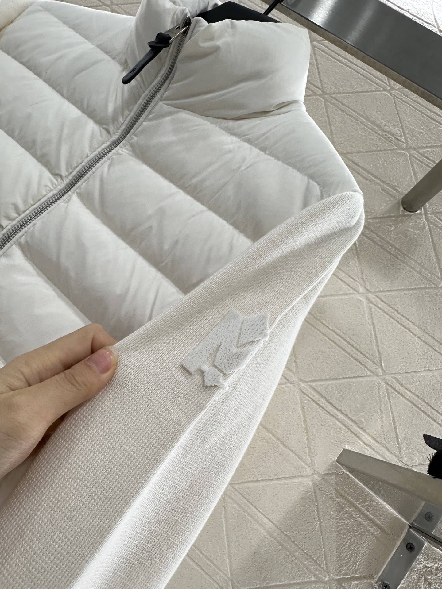 ♥Moncle*♥2025新品上架
      拼接拉链羽绒服
定制YB进口尼龙➕羊毛材质 其工艺还原 