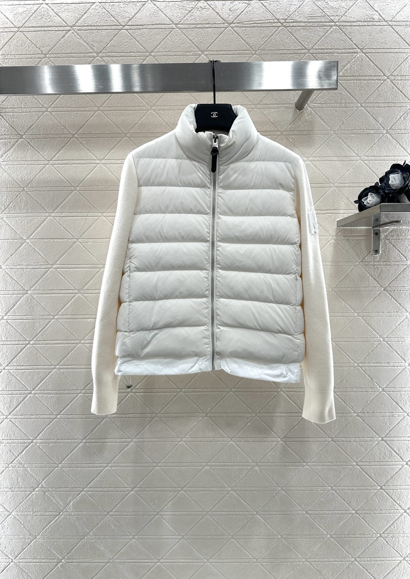 ♥Moncle*♥2025新品上架
      拼接拉链羽绒服
定制YB进口尼龙➕羊毛材质 其工艺还原 