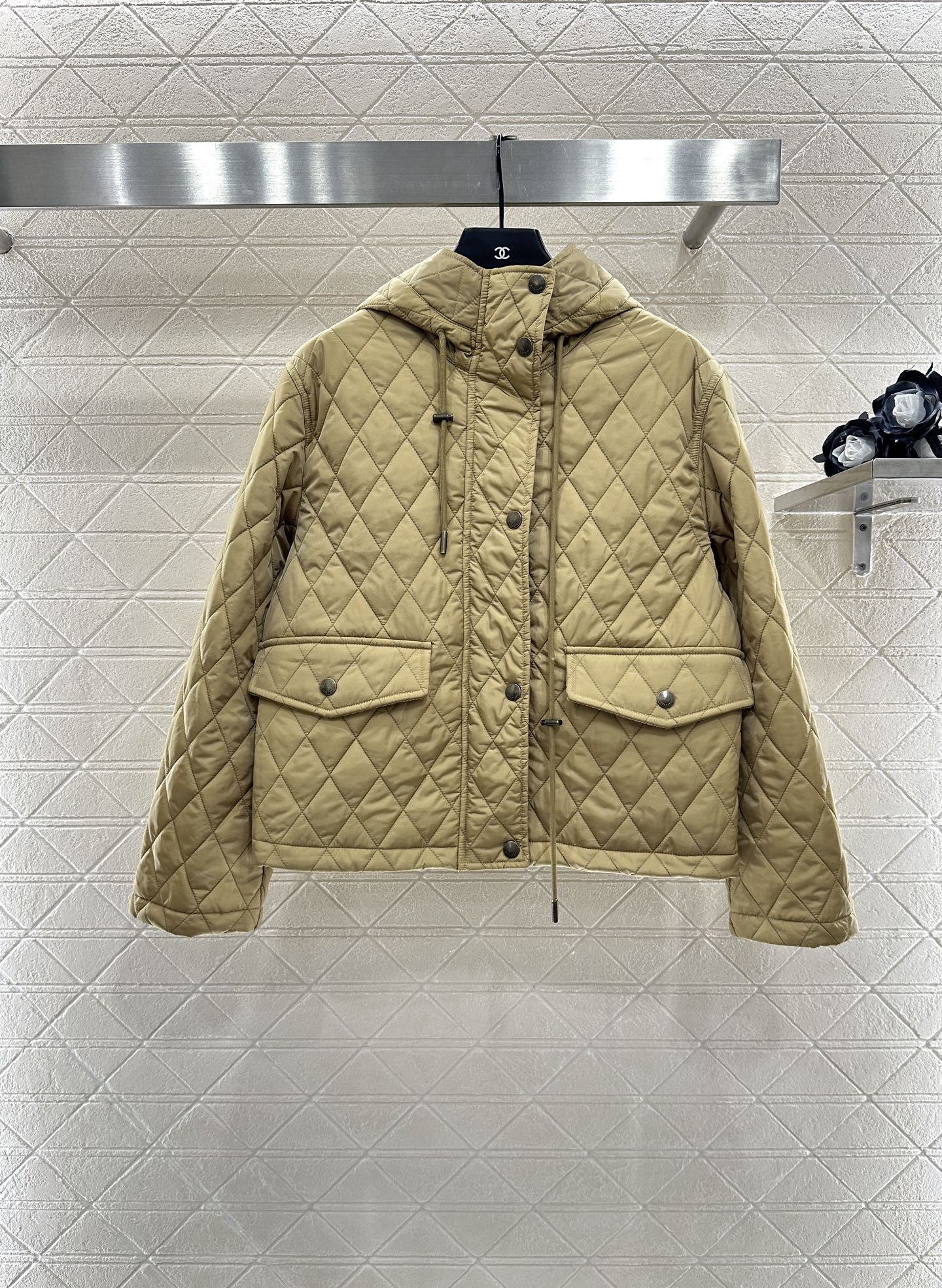 ♥BBR*♥2025新品上架
  菱格连帽抽绳棉服外套
定制YB进口防风防水尼龙材质 其工艺还原 升级材