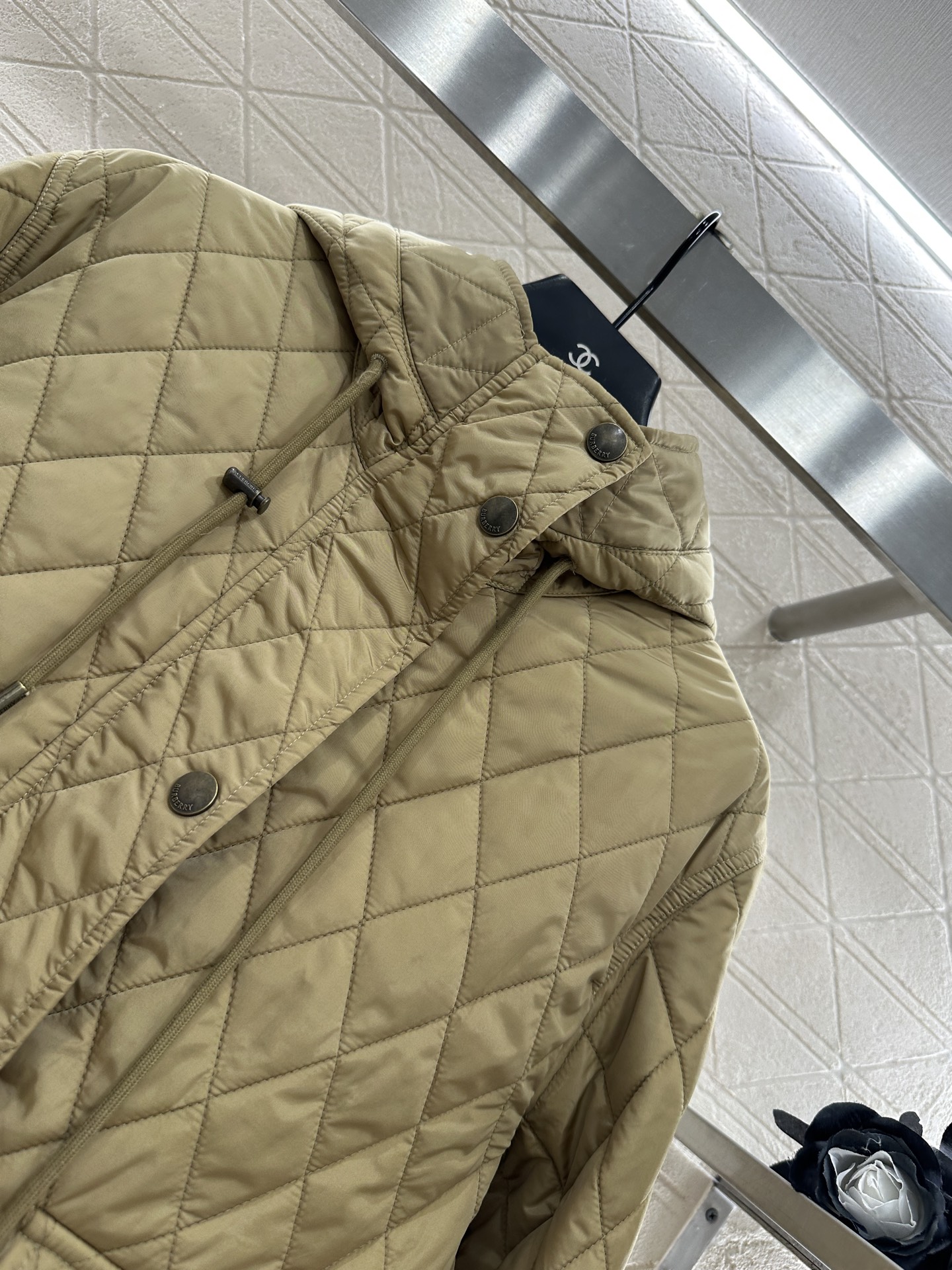 ♥BBR*♥2025新品上架
  菱格连帽抽绳棉服外套
定制YB进口防风防水尼龙材质 其工艺还原 升级材