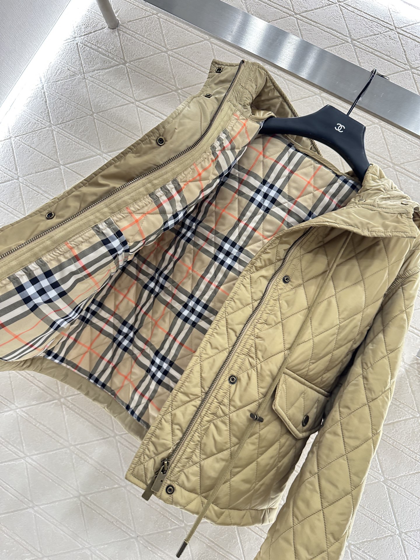 ♥BBR*♥2025新品上架
  菱格连帽抽绳棉服外套
定制YB进口防风防水尼龙材质 其工艺还原 升级材