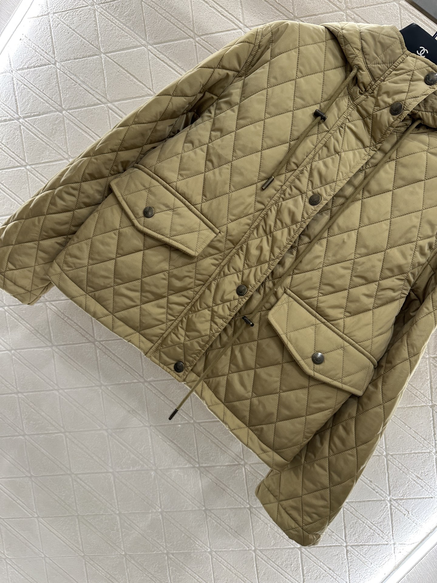 ♥BBR*♥2025新品上架
  菱格连帽抽绳棉服外套
定制YB进口防风防水尼龙材质 其工艺还原 升级材