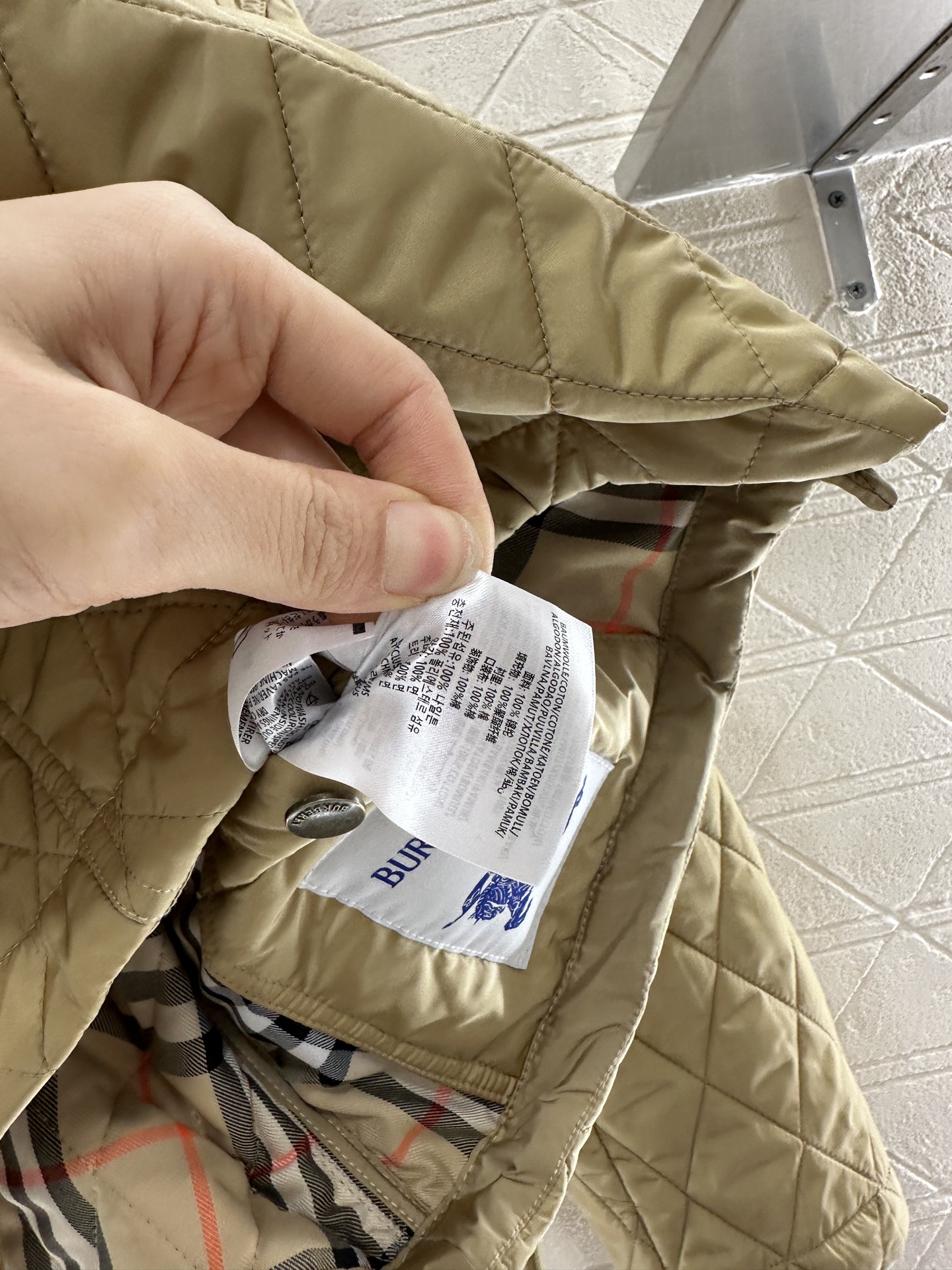 ♥BBR*♥2025新品上架
  菱格连帽抽绳棉服外套
定制YB进口防风防水尼龙材质 其工艺还原 升级材