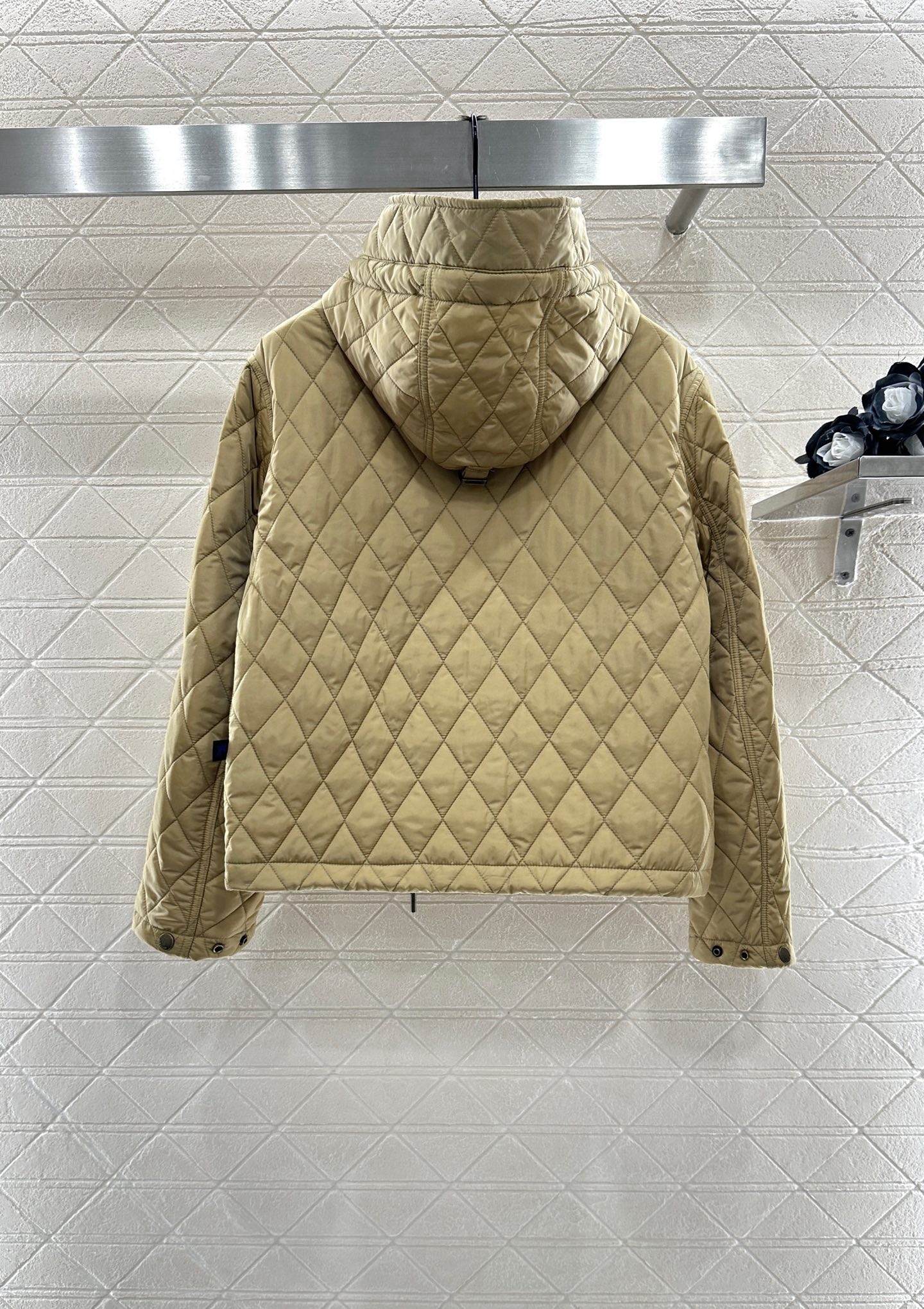 ♥BBR*♥2025新品上架
  菱格连帽抽绳棉服外套
定制YB进口防风防水尼龙材质 其工艺还原 升级材