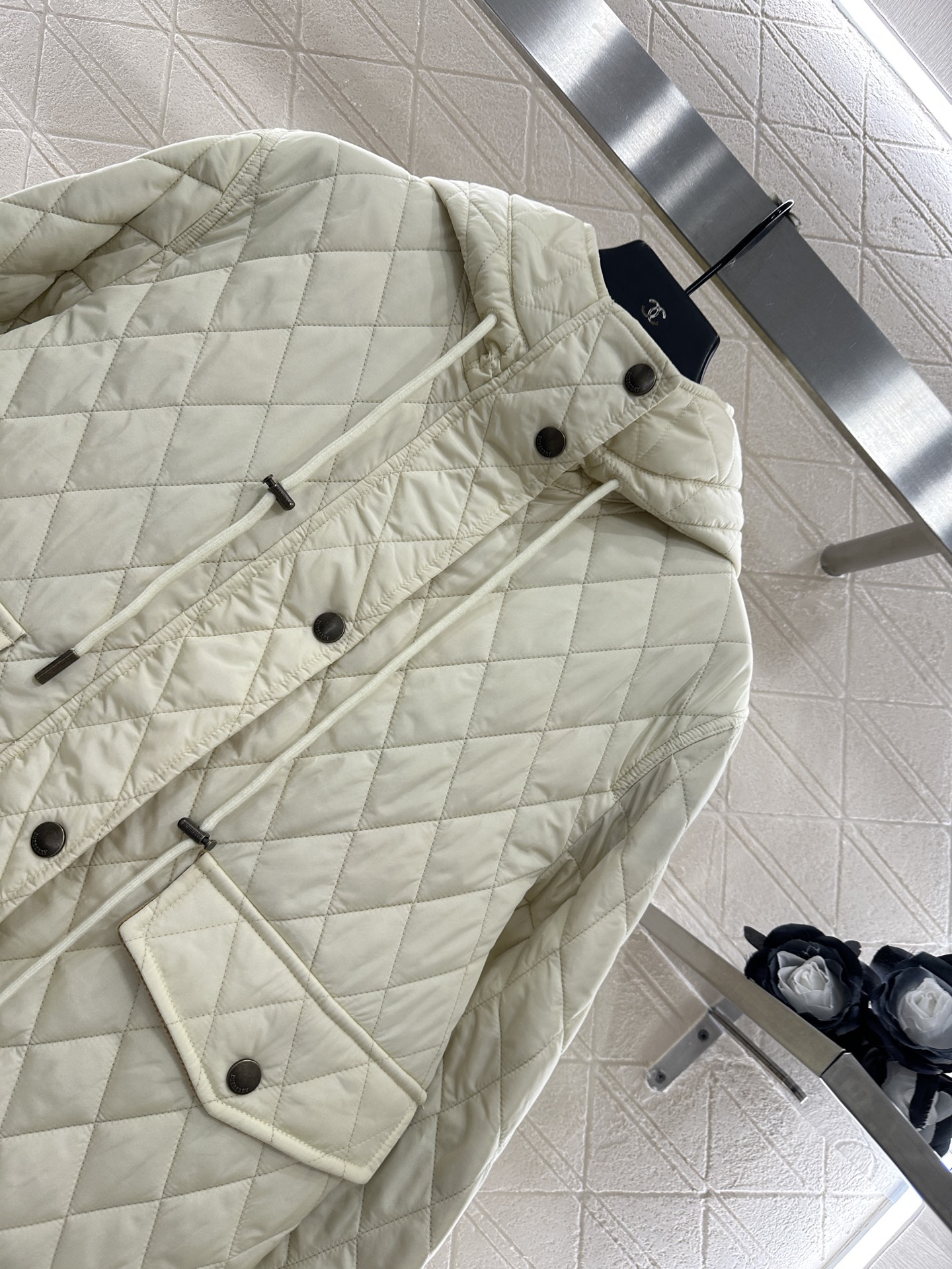 ♥BBR*♥2025新品上架
  菱格连帽抽绳棉服外套
定制YB进口防风防水尼龙材质 其工艺还原 升级材