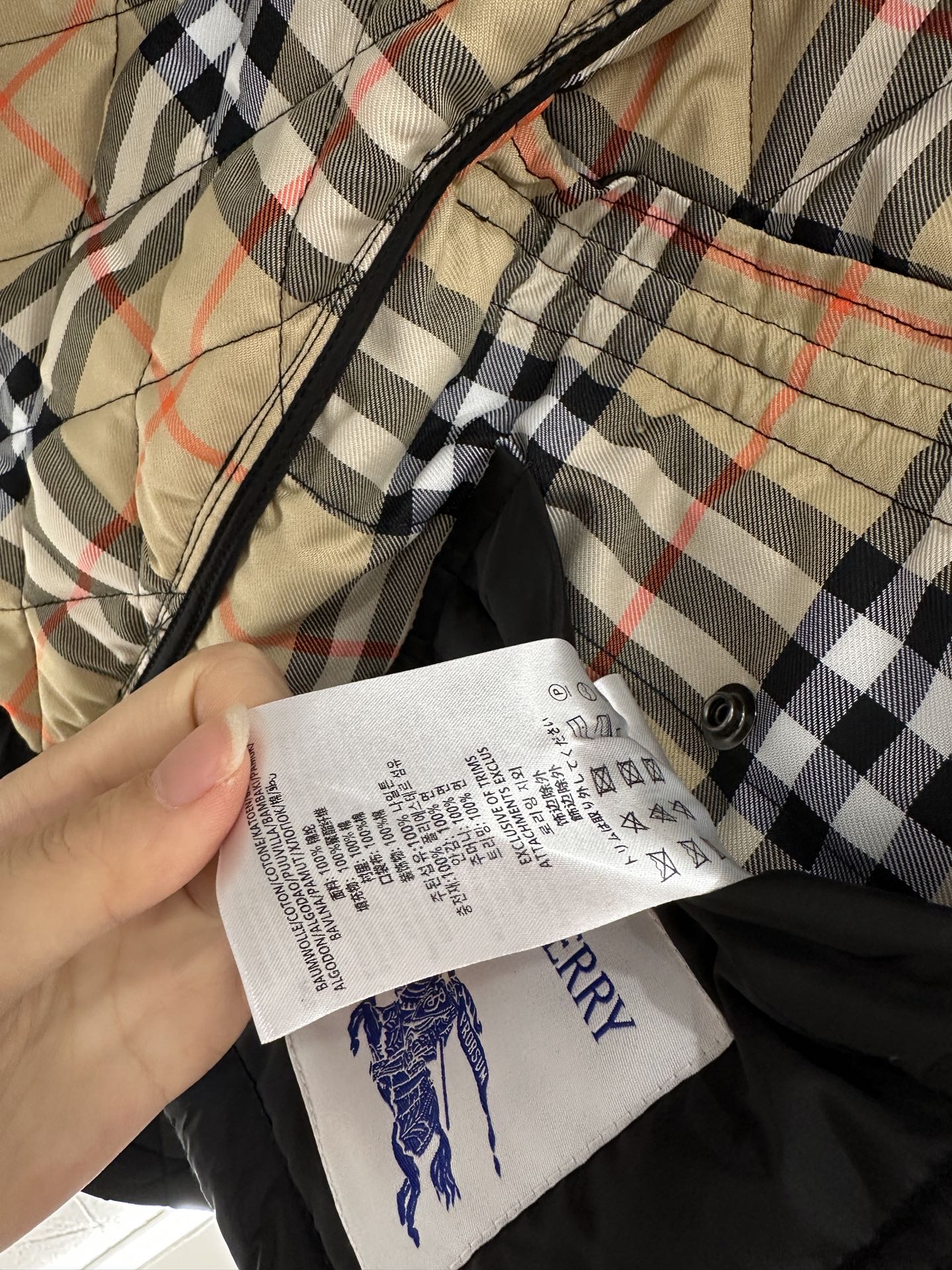 ♥BBR*♥2025新品上架
  菱格连帽抽绳棉服外套
定制YB进口防风防水尼龙材质 其工艺还原 升级材